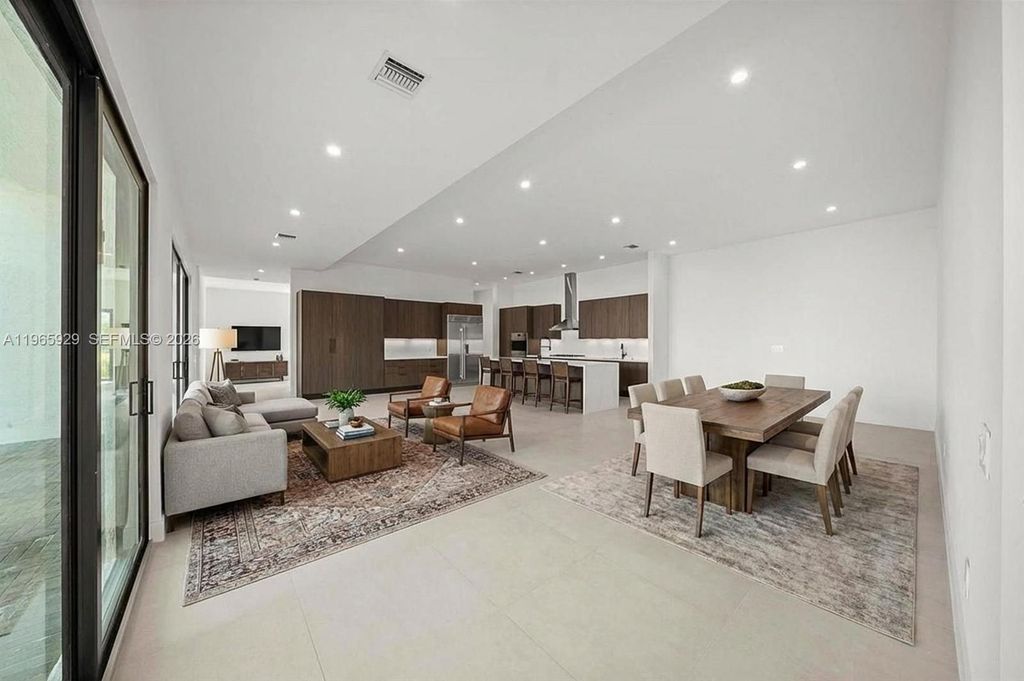 Photo of 5718 W Ashwood Cir W, Hollywood, FL 33312 (MLS # A11965929)