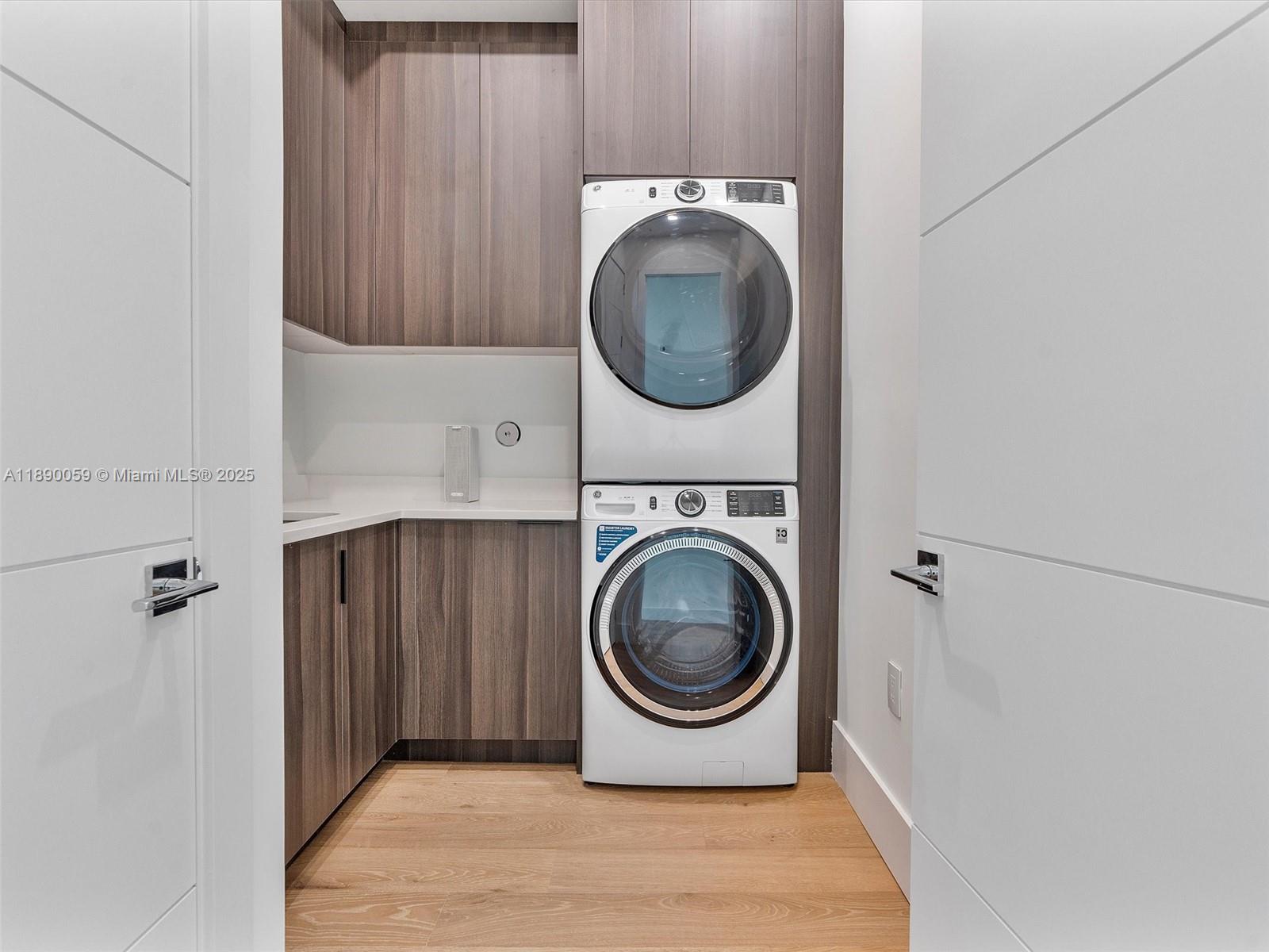 EASTERN SHORES - Residential