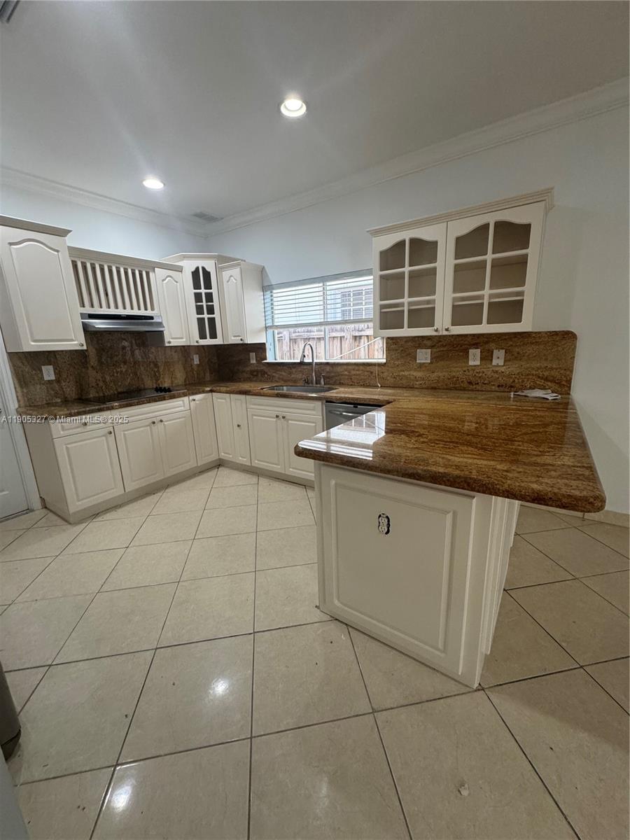 EFM ESTATES SEC 3 - Residential Lease