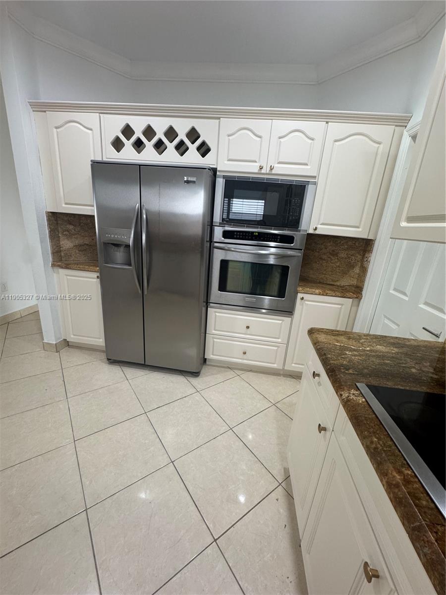 EFM ESTATES SEC 3 - Residential Lease