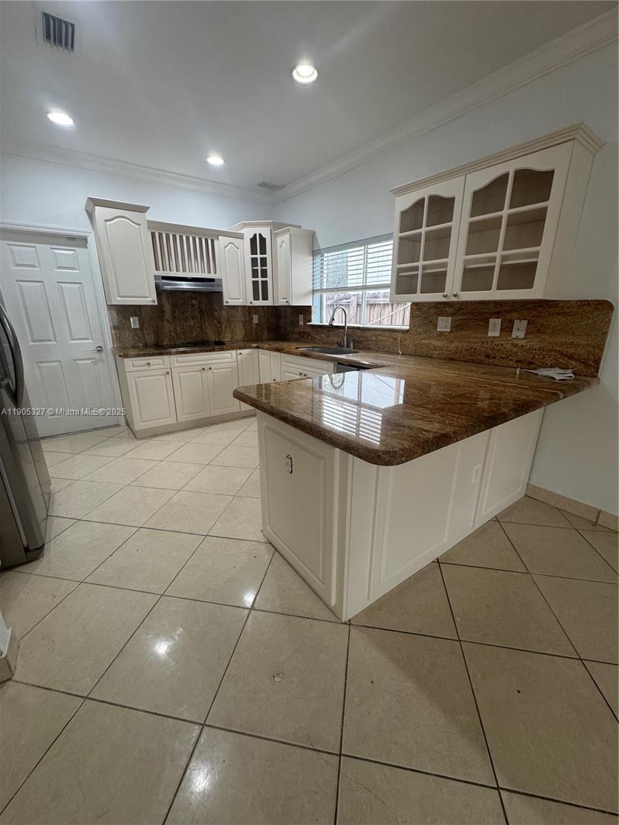 EFM ESTATES SEC 3 - Residential Lease