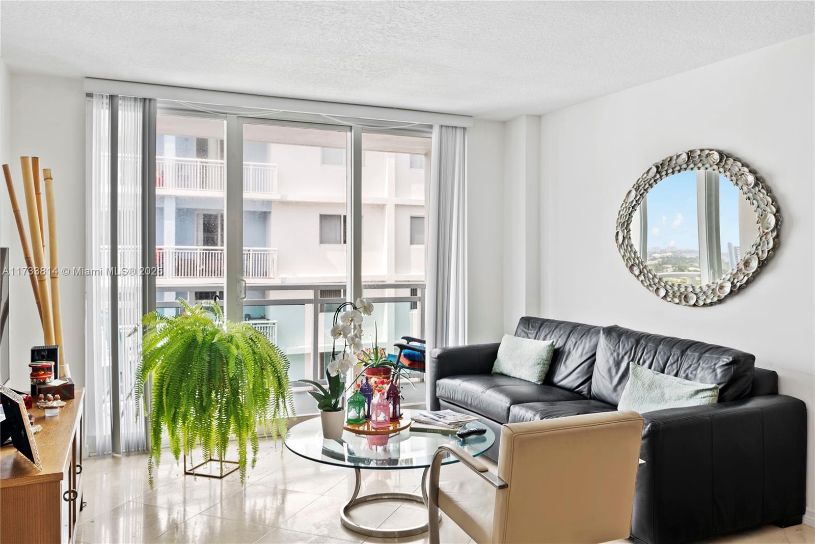 THE COLLINS CONDO - Residential