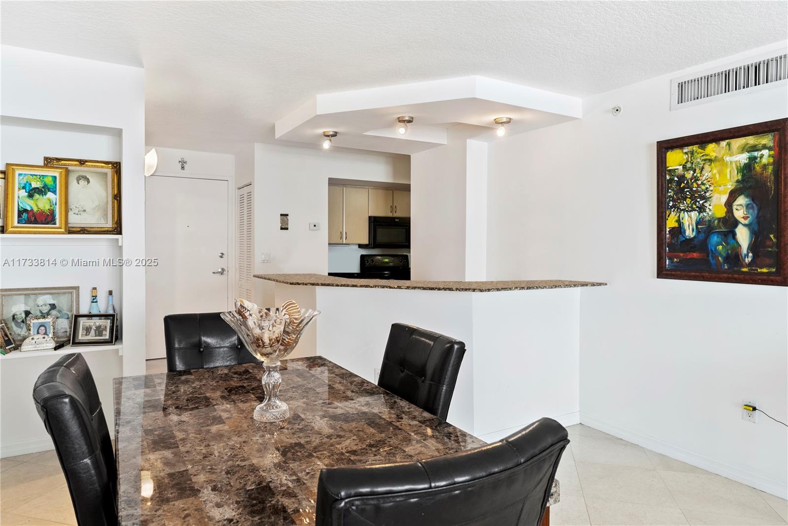 THE COLLINS CONDO - Residential