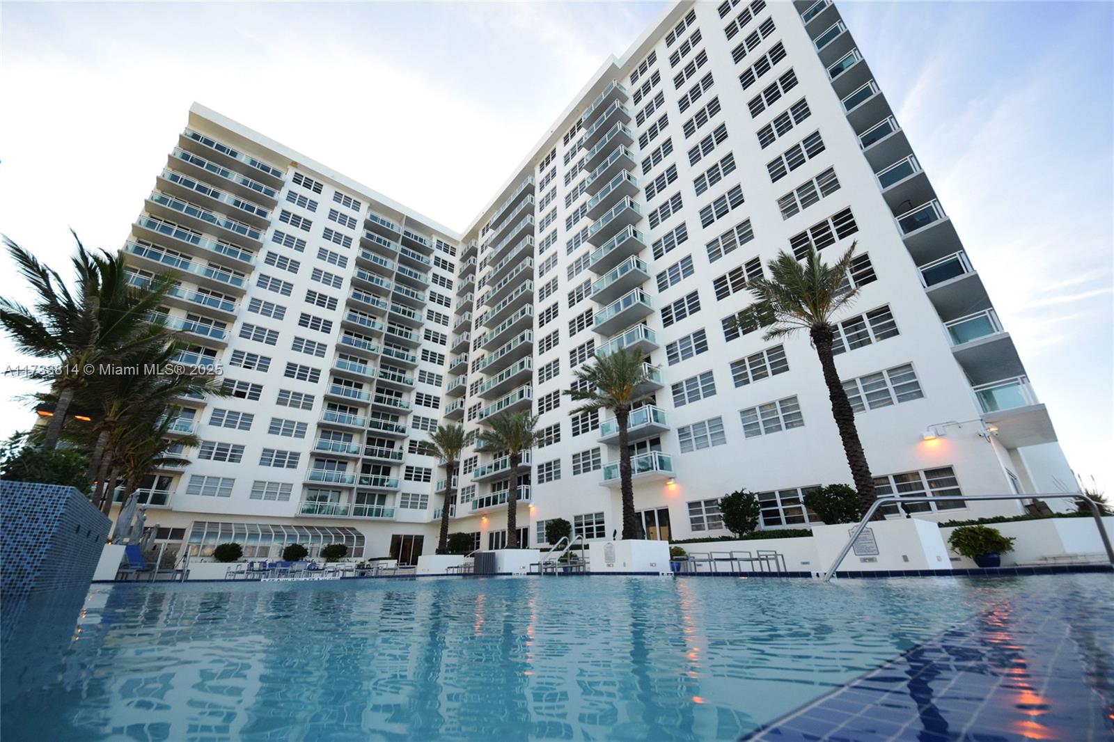 THE COLLINS CONDO - Residential