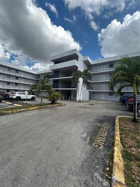 Photo of 5701 W 25th Ct #305, Hialeah, FL 33016 (MLS # A11930899)