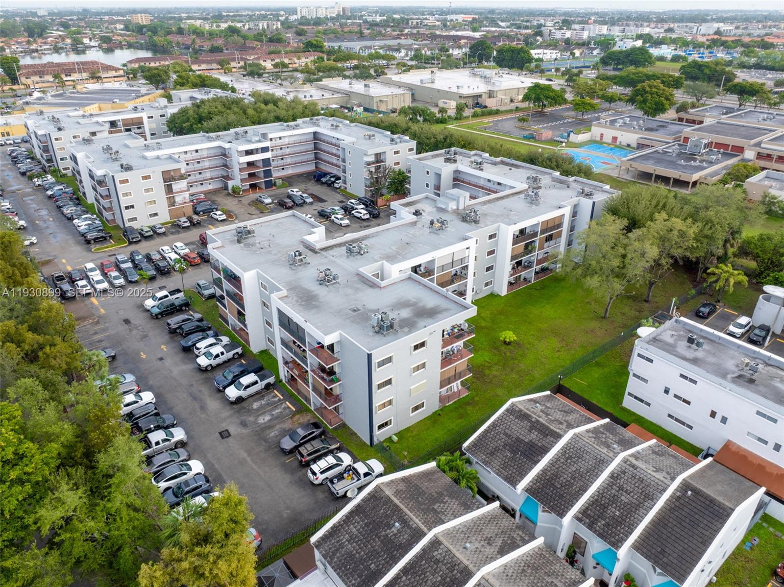 EL PUEBLO DE VERA CONDO - Residential
