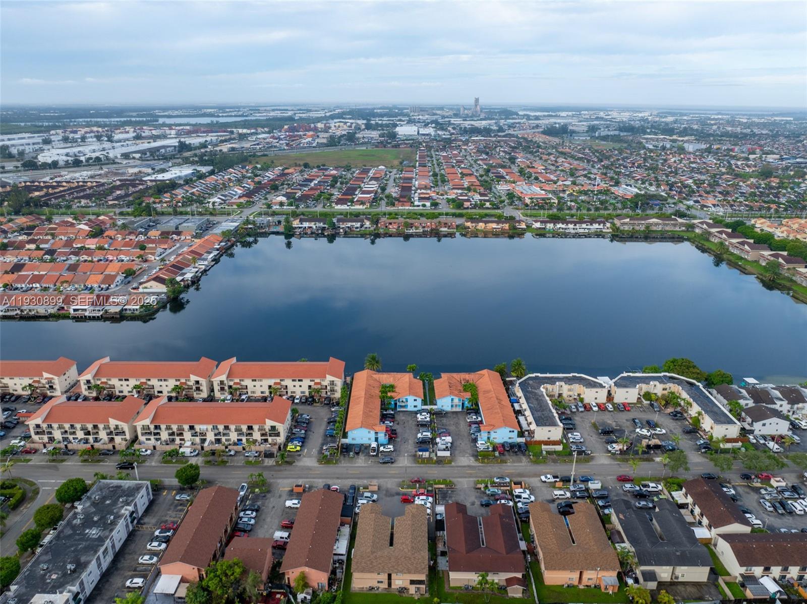 EL PUEBLO DE VERA CONDO - Residential