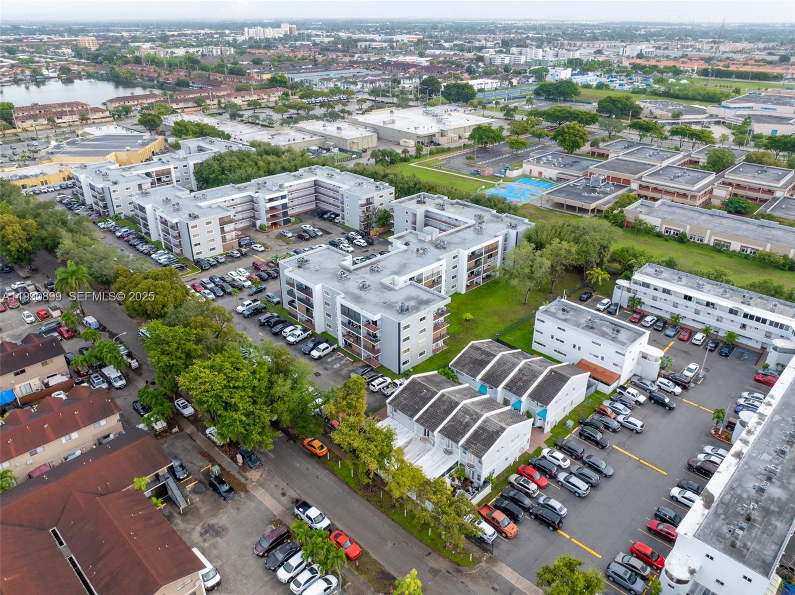 EL PUEBLO DE VERA CONDO - Residential