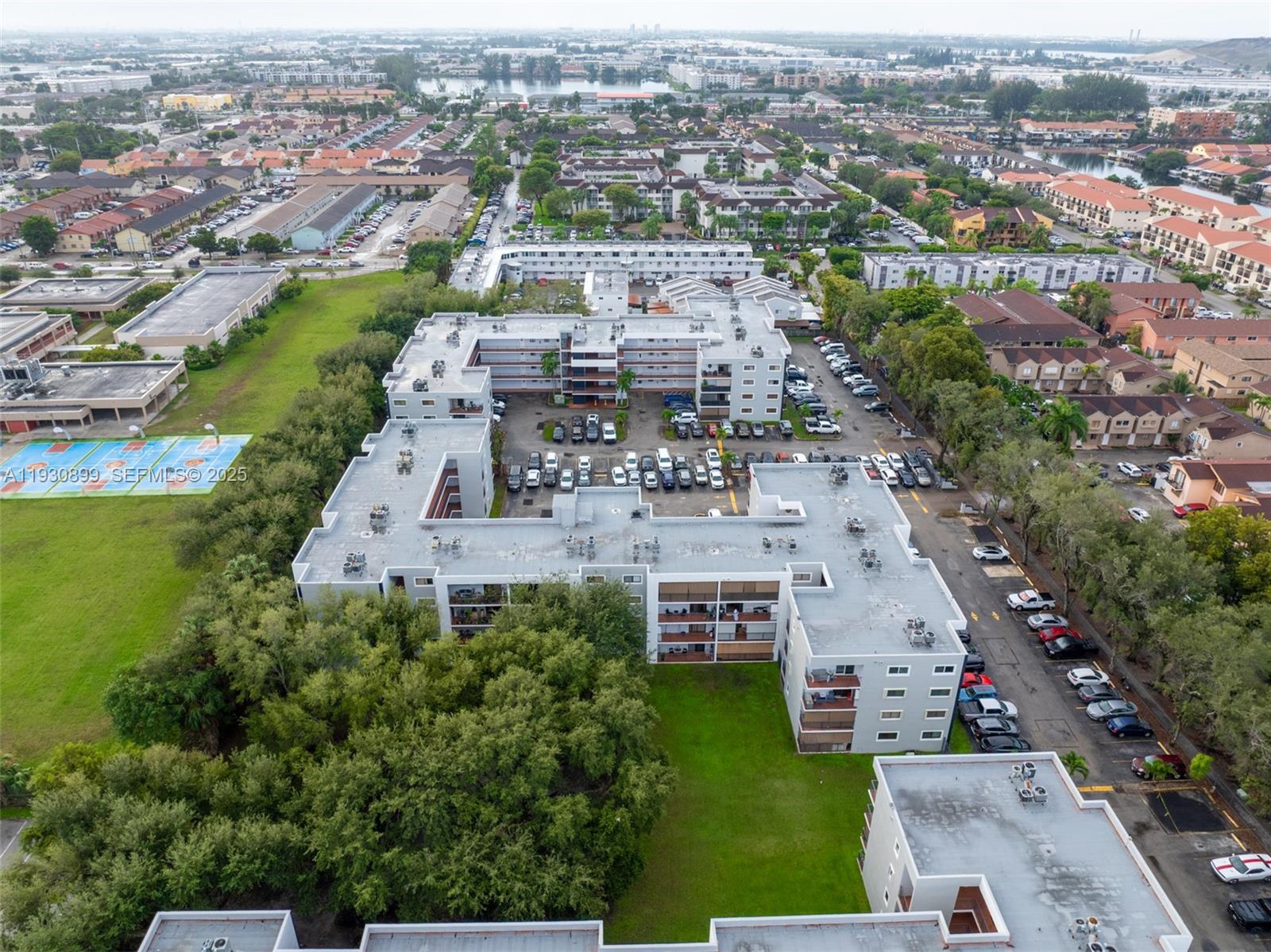 EL PUEBLO DE VERA CONDO - Residential