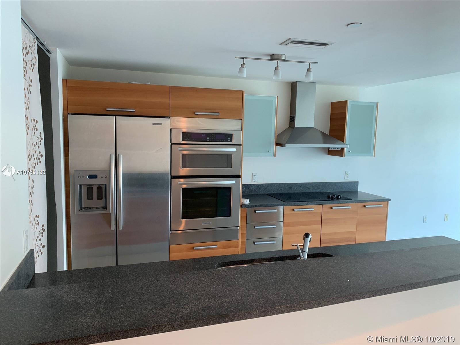Very nice and large studio on desirable Artech building! enjoy the perfect location and beautiful intra costal view! 
Perfect location close to everything you need for a pleasant stay! close to shops, markets, cinemas, aventura mall and much more!