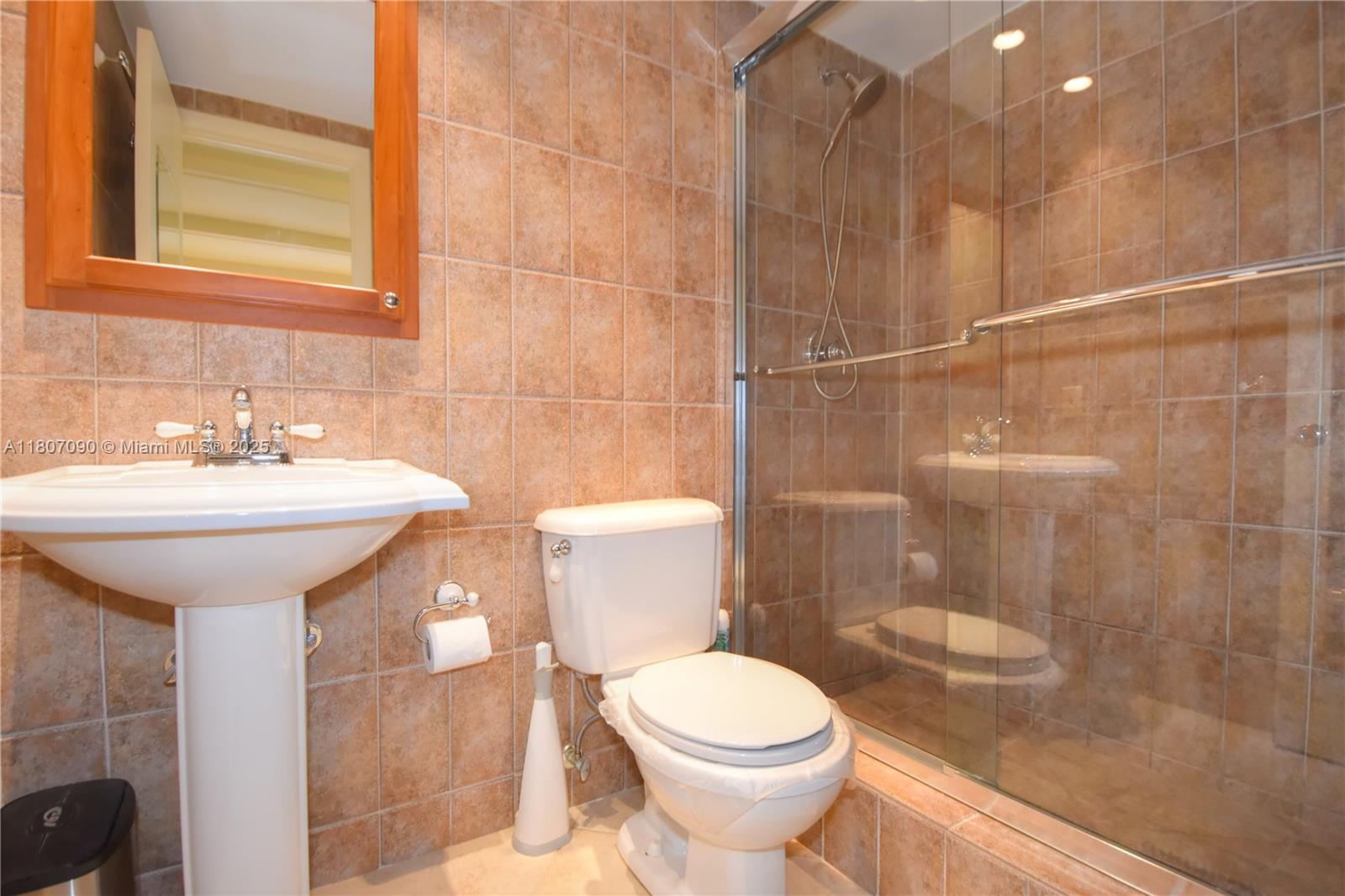 PENTHOUSE TOWERS CONDO - Residential