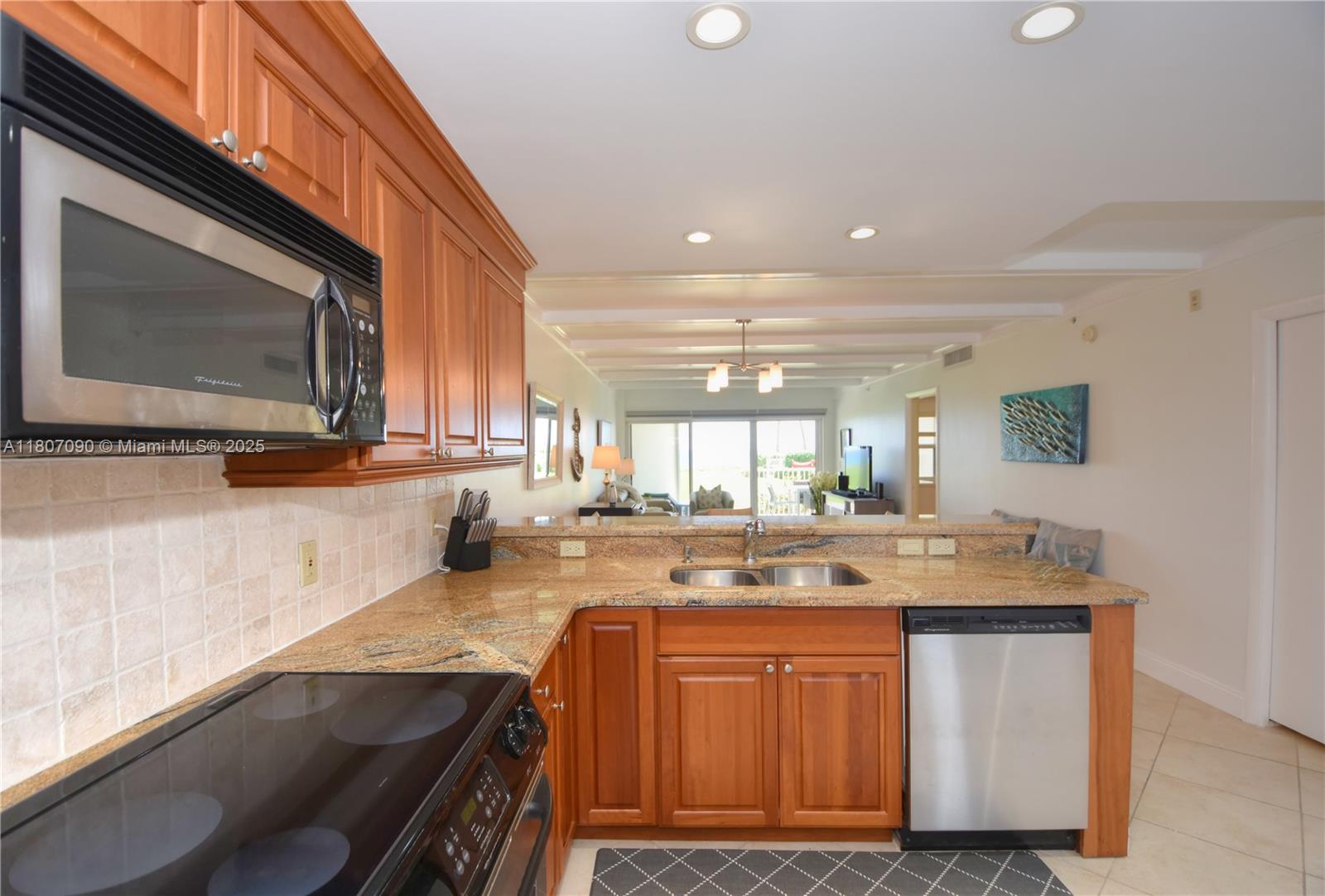 PENTHOUSE TOWERS CONDO - Residential