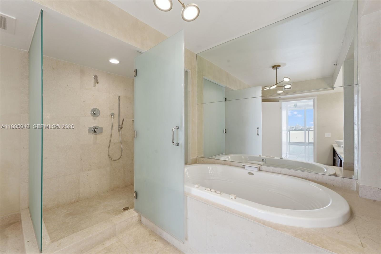 ICON CONDO - Residential