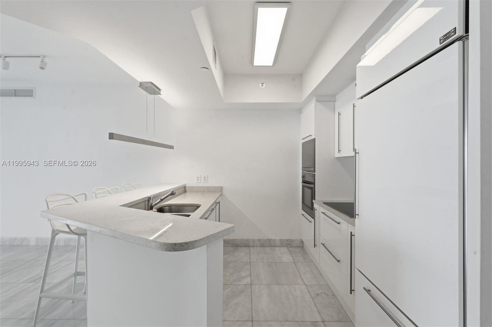 ICON CONDO - Residential