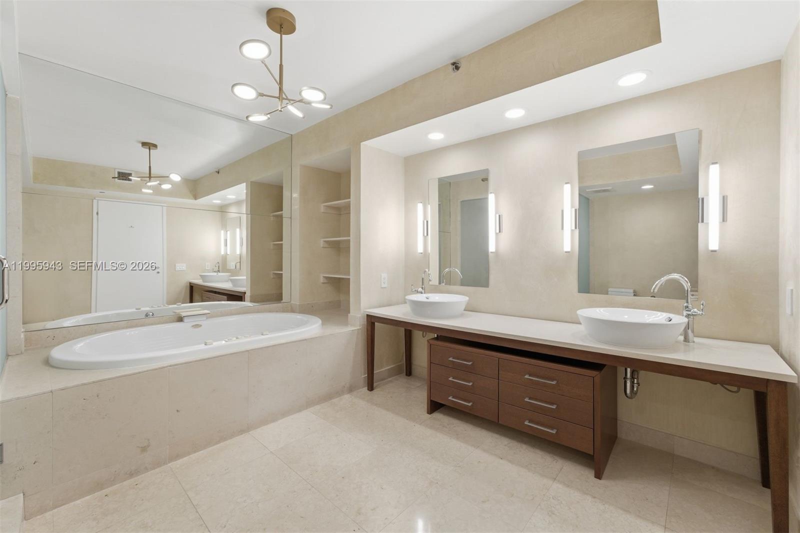 ICON CONDO - Residential