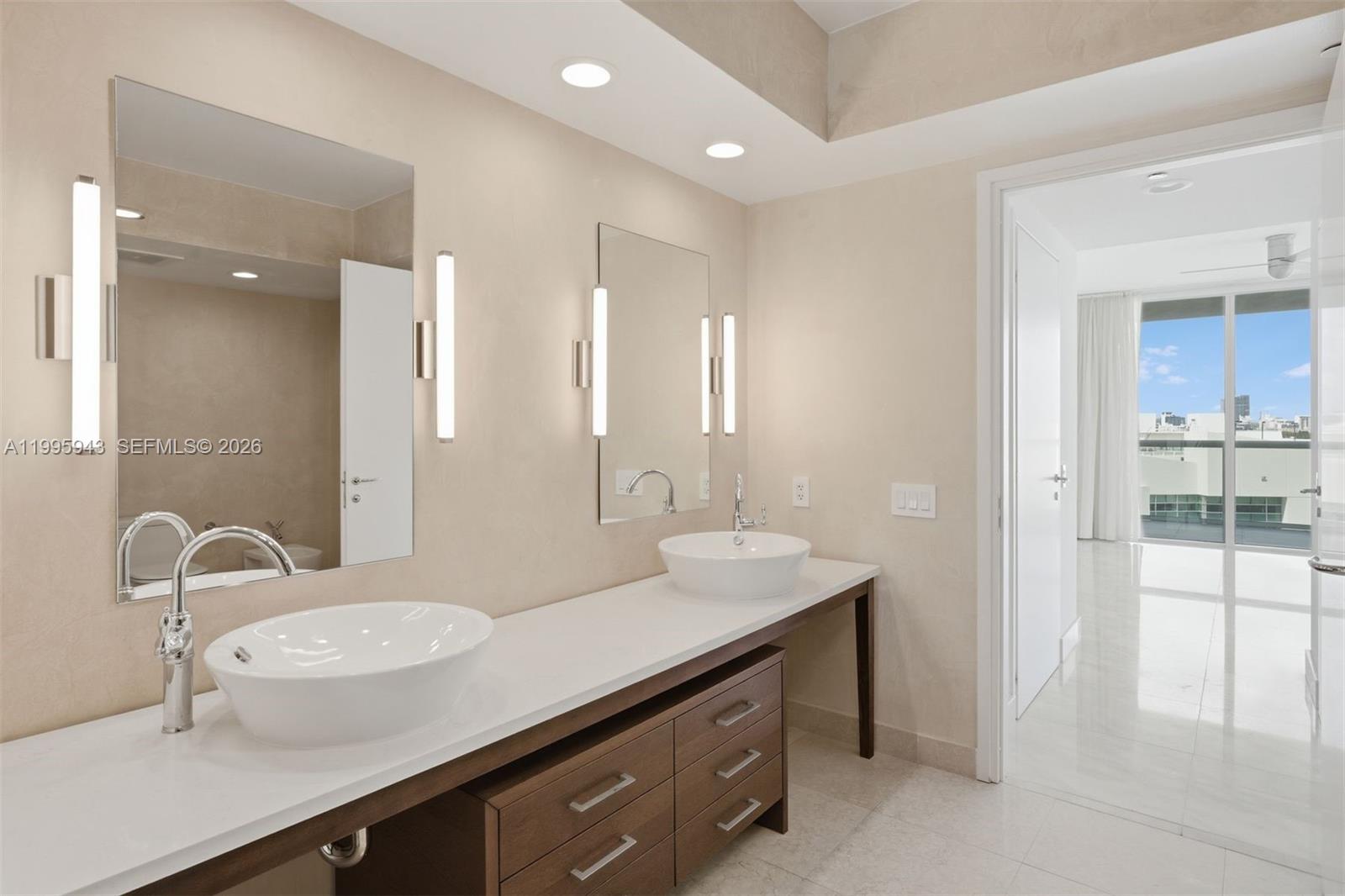 ICON CONDO - Residential