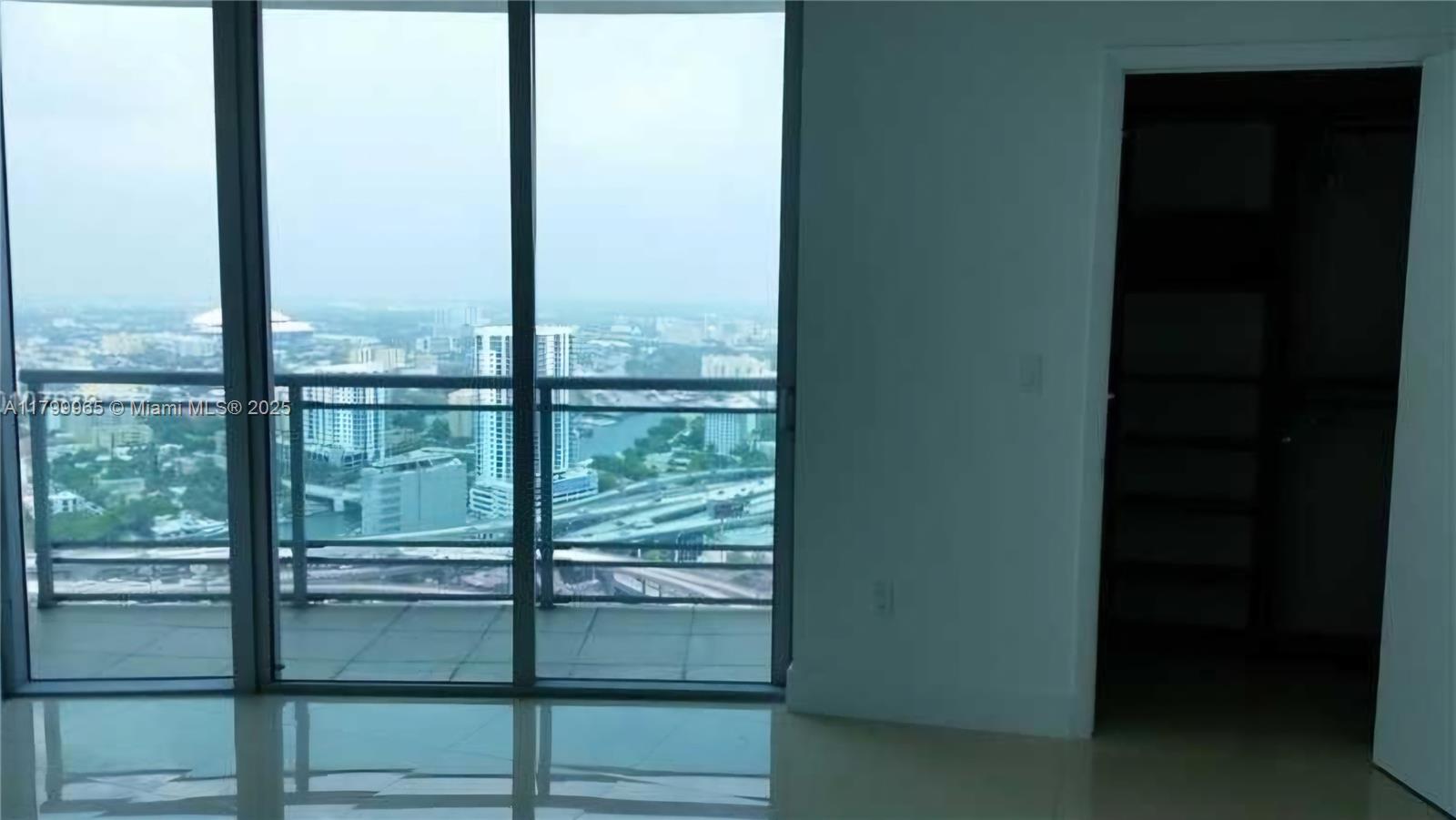 WIND CONDO - Residential