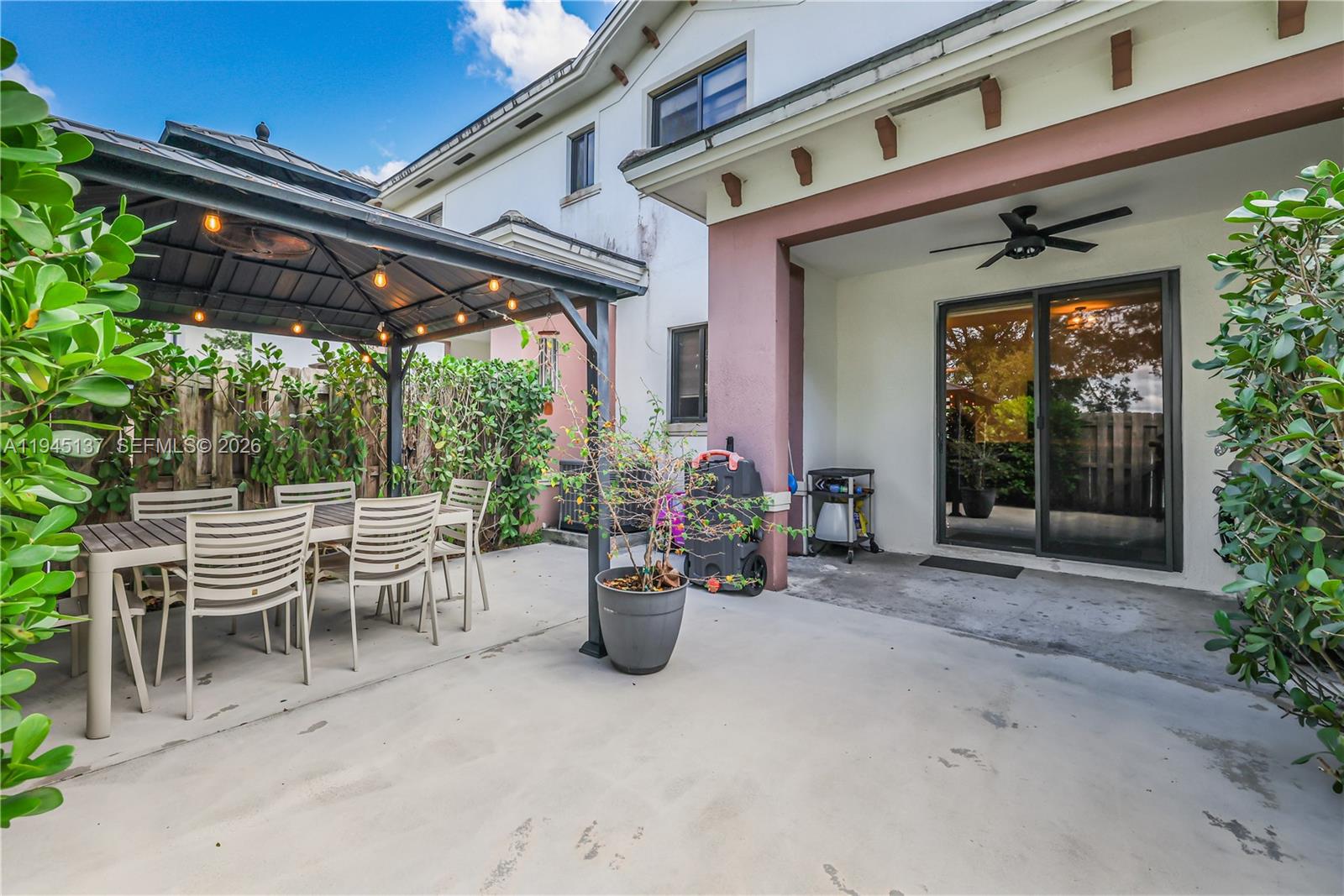 HIDDEN LAKE TOWNHOMES - Residential