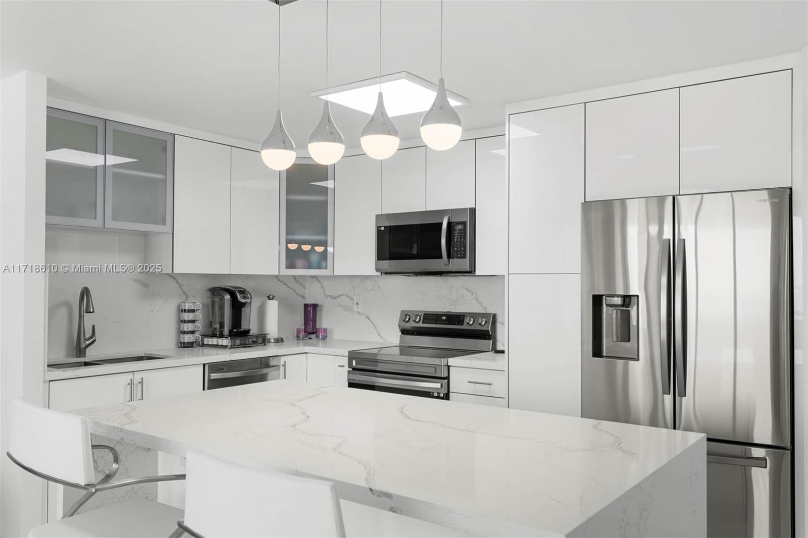 BURLEIGH HOUSE CONDO - Residential