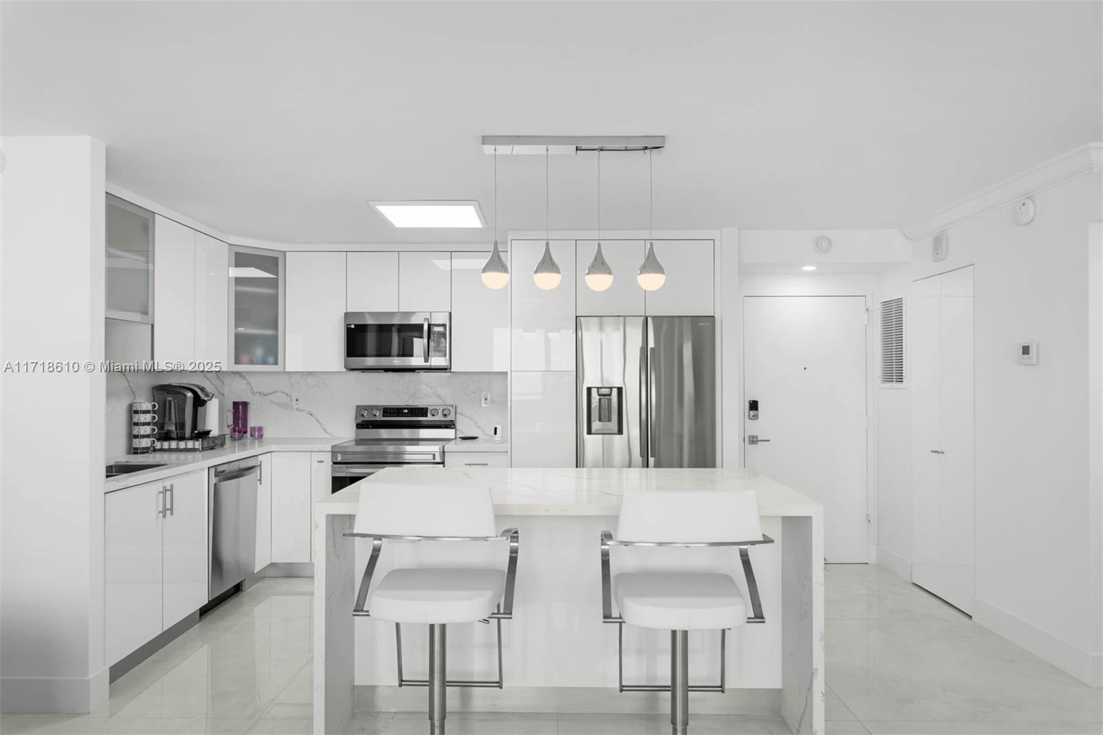 BURLEIGH HOUSE CONDO - Residential