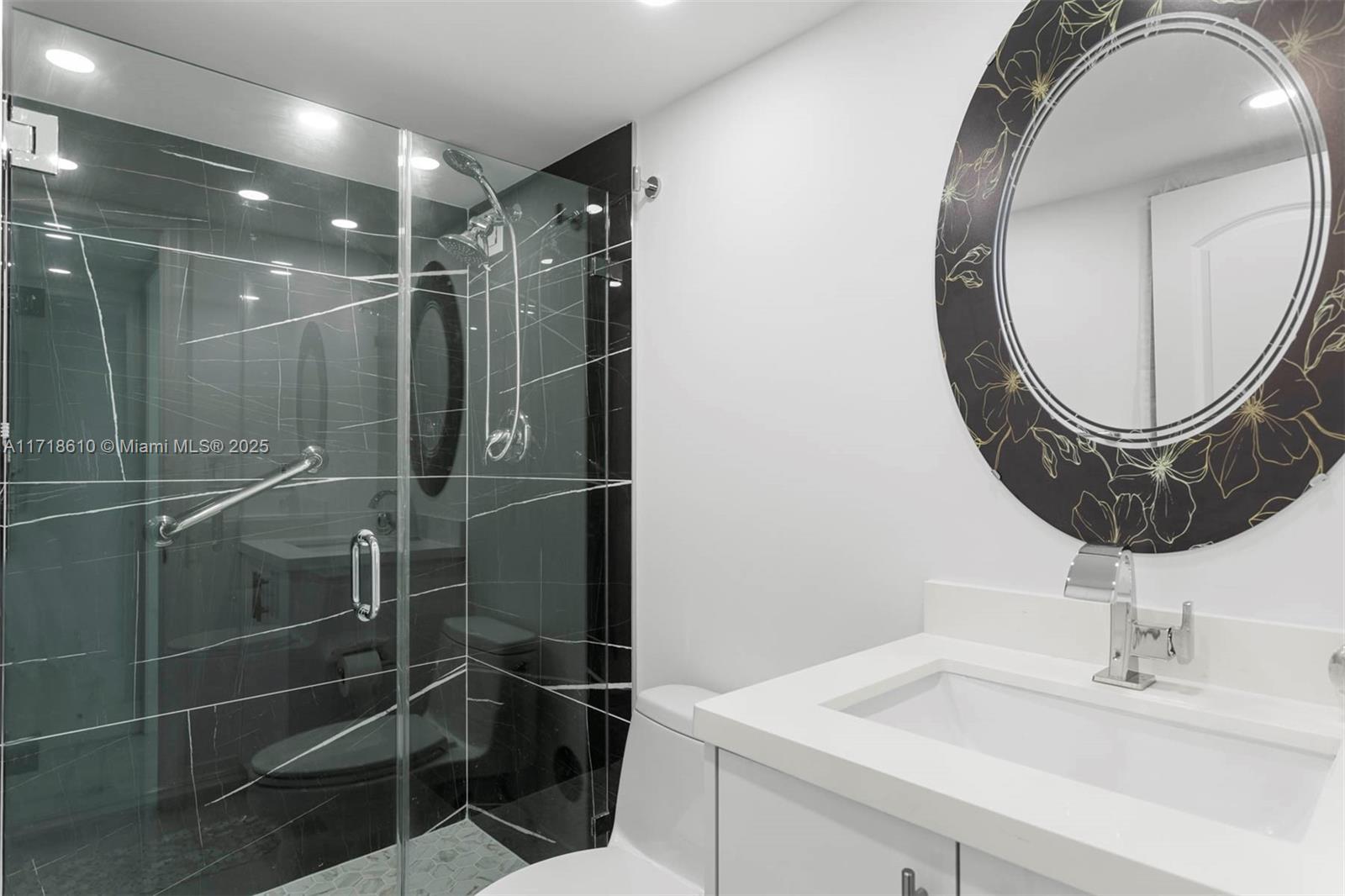 BURLEIGH HOUSE CONDO - Residential