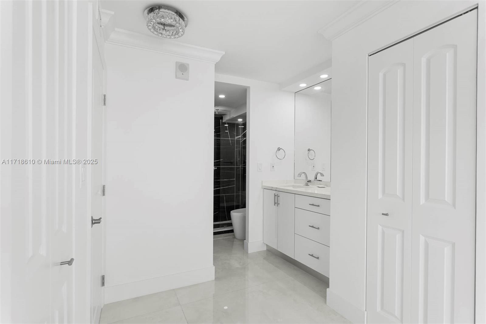 BURLEIGH HOUSE CONDO - Residential