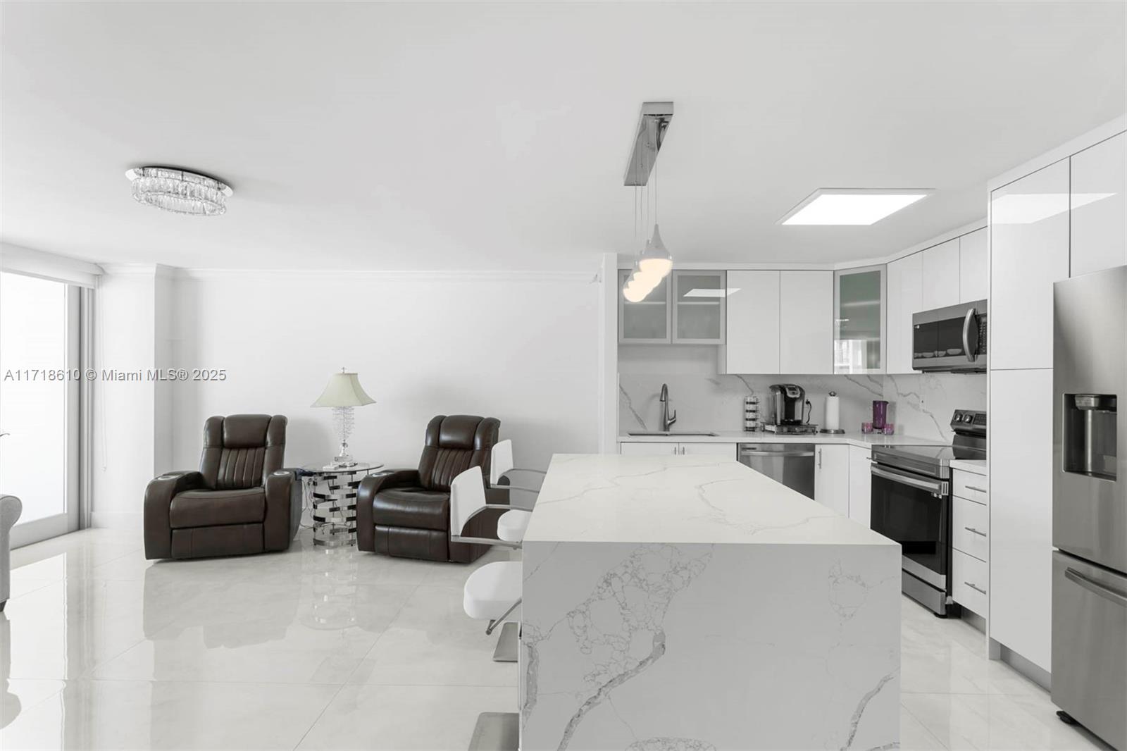 BURLEIGH HOUSE CONDO - Residential