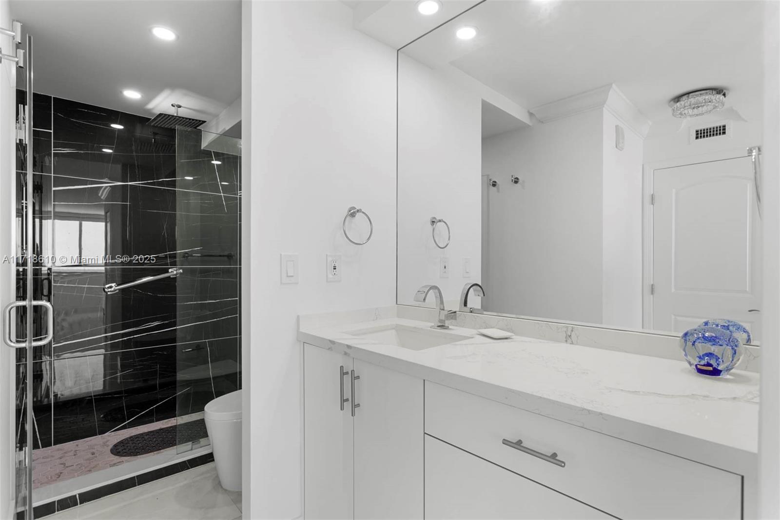 BURLEIGH HOUSE CONDO - Residential