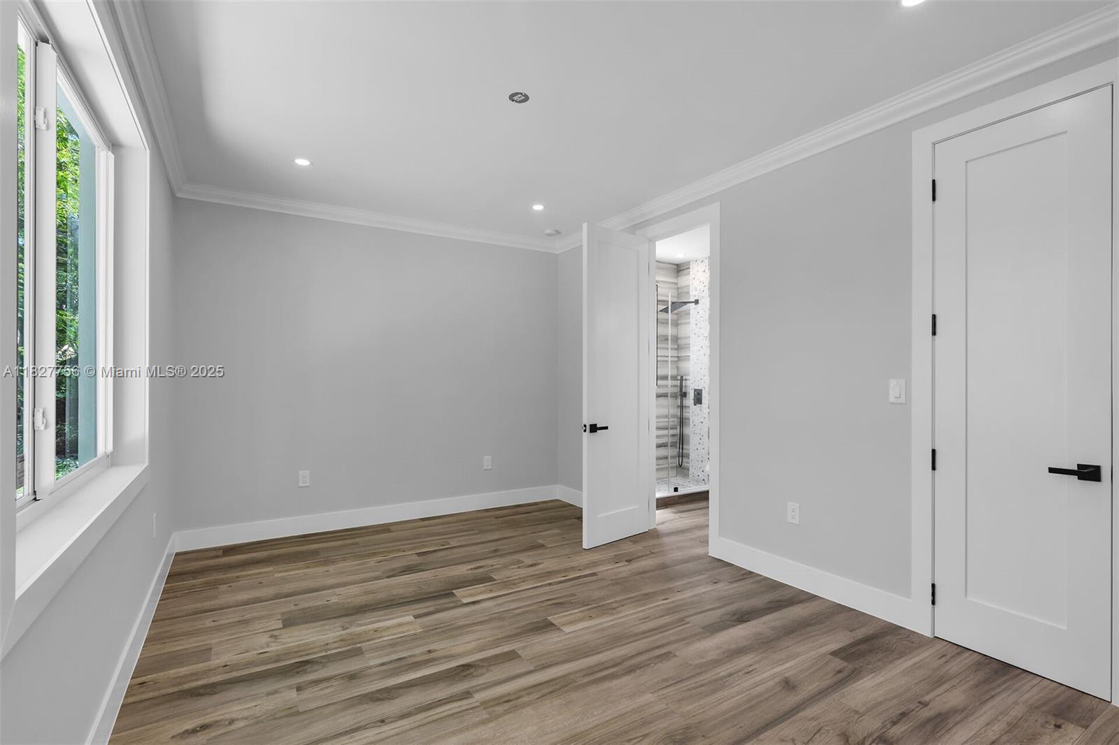 PARADISE POINT - Residential