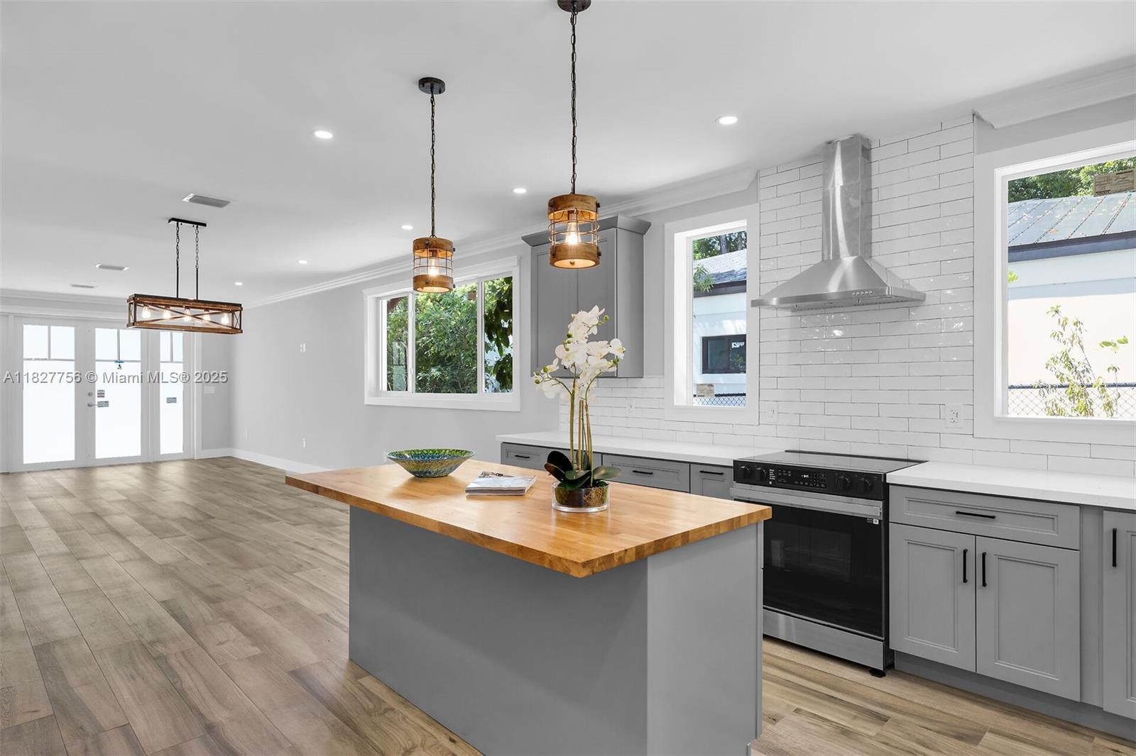 PARADISE POINT - Residential