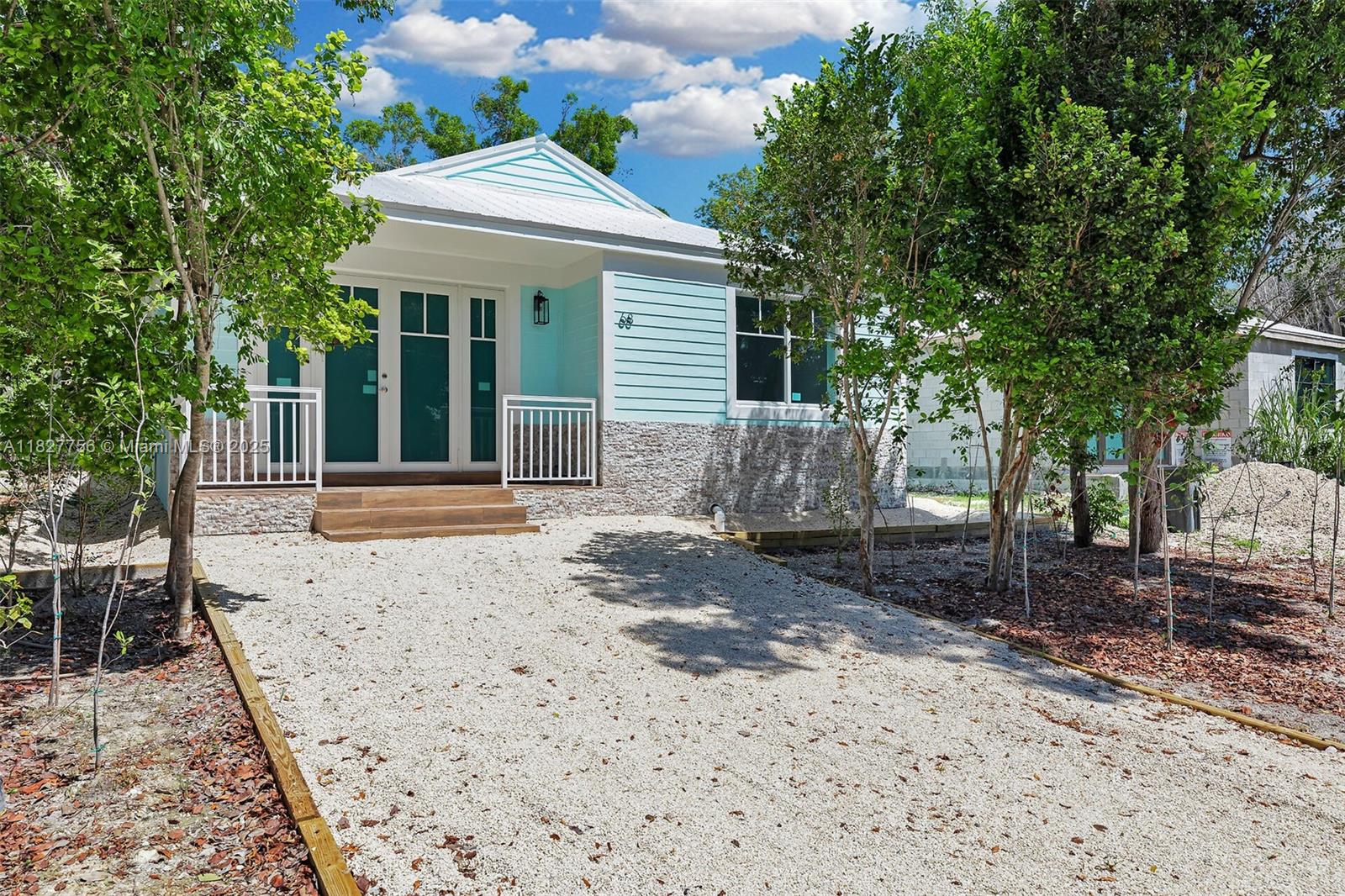 PARADISE POINT - Residential