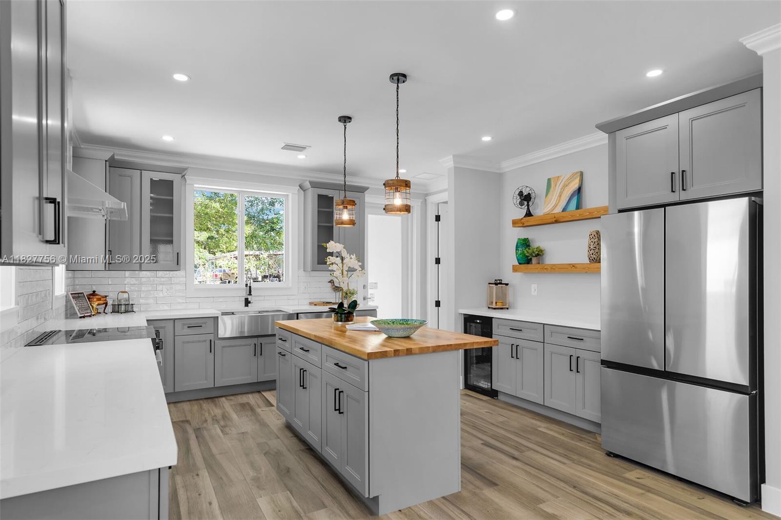 PARADISE POINT - Residential