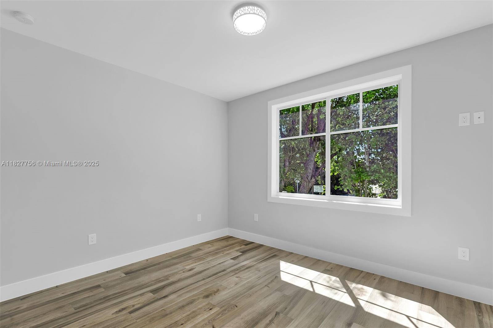 PARADISE POINT - Residential