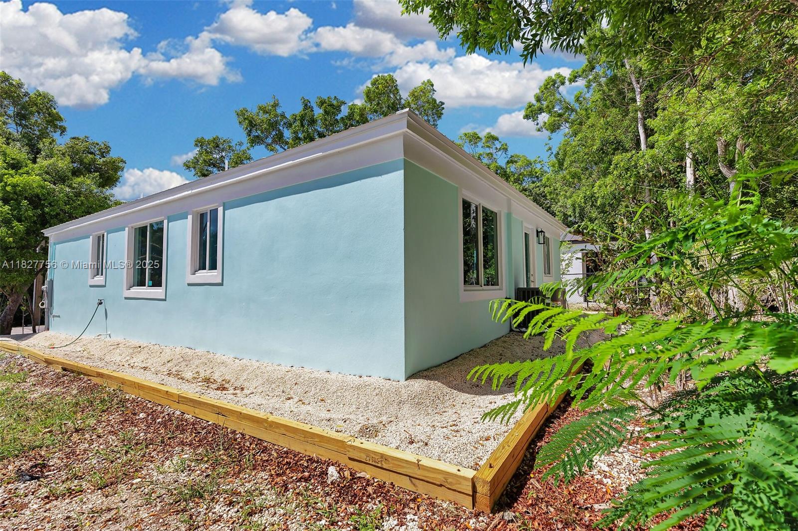 PARADISE POINT - Residential