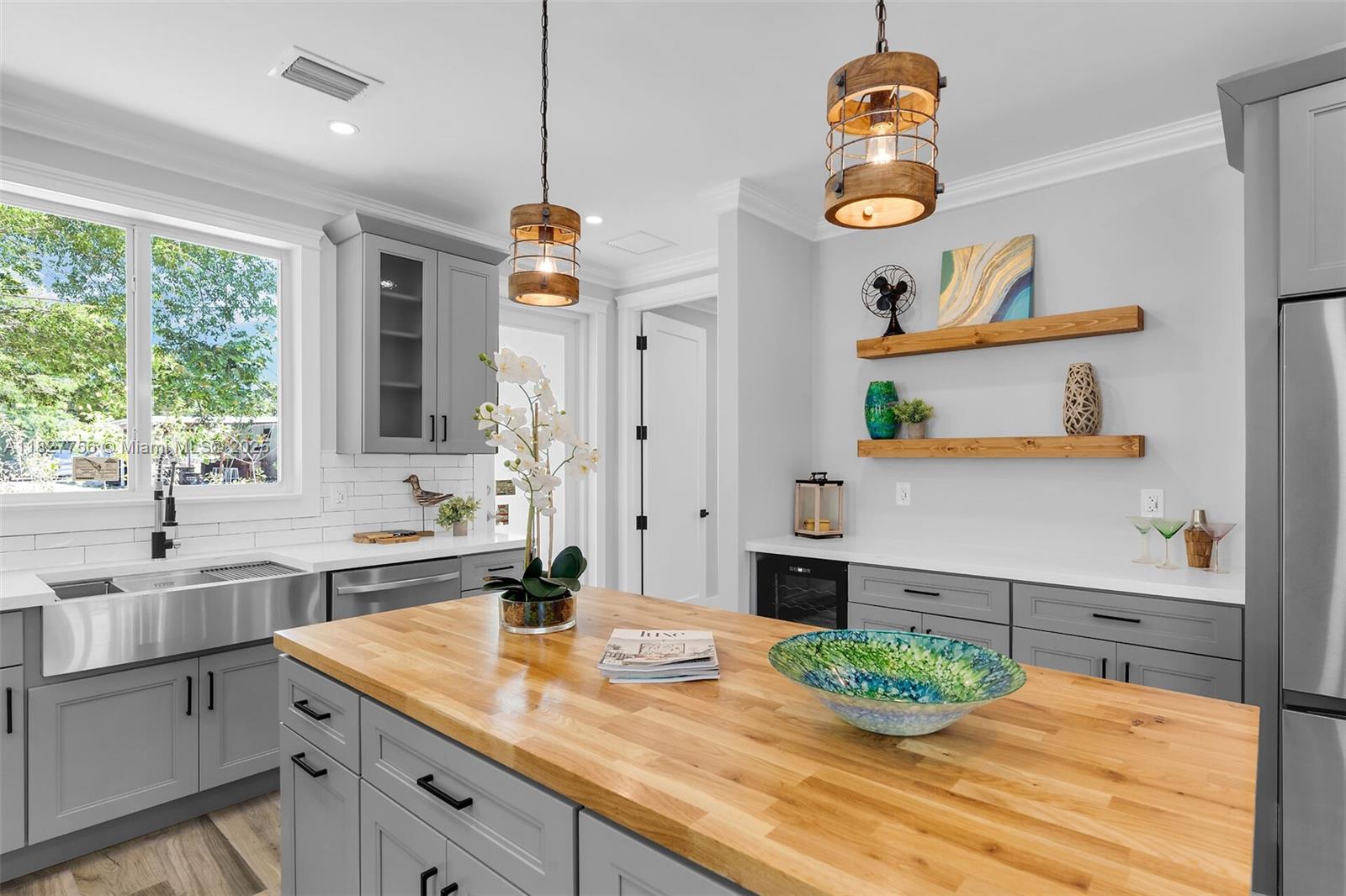 PARADISE POINT - Residential