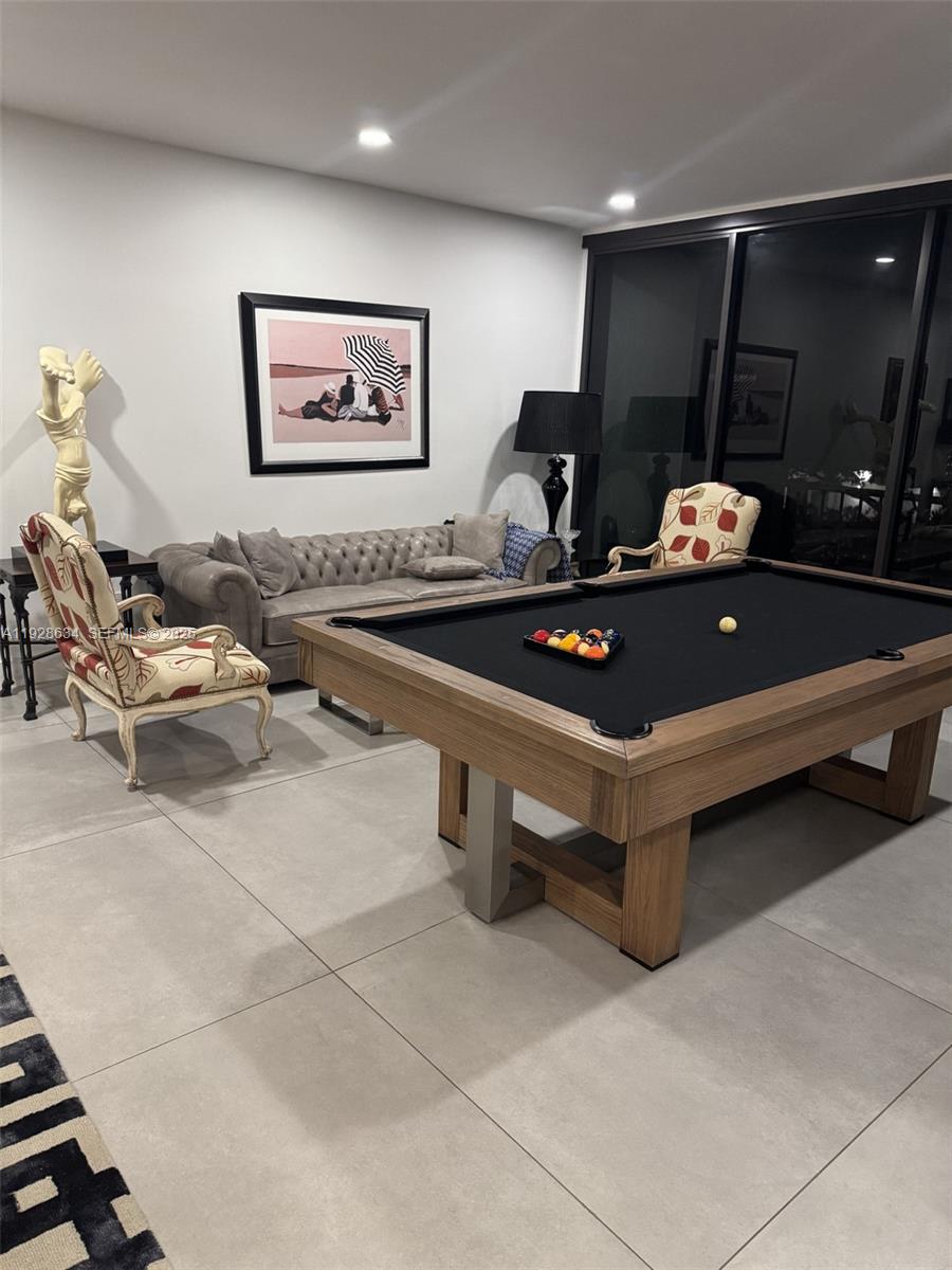 2000 S Bayshore Dr 46