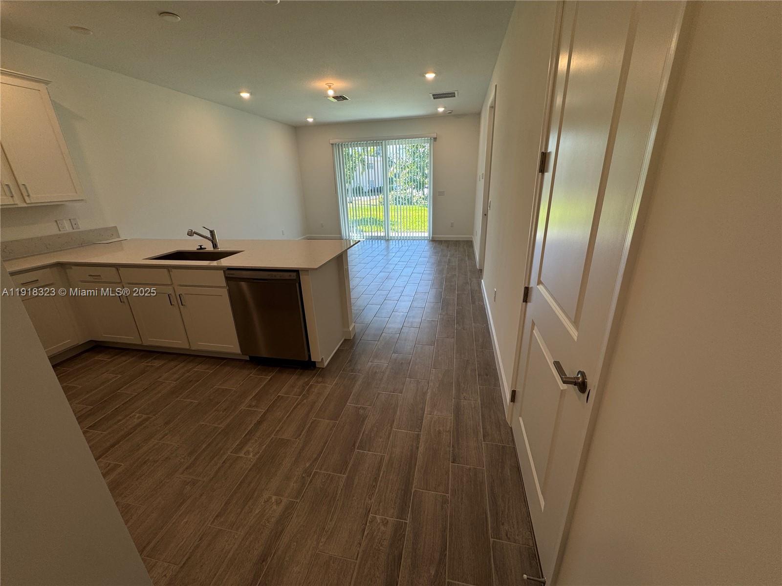 DELRAY TRAILS AT VILLA DE - Residential Lease