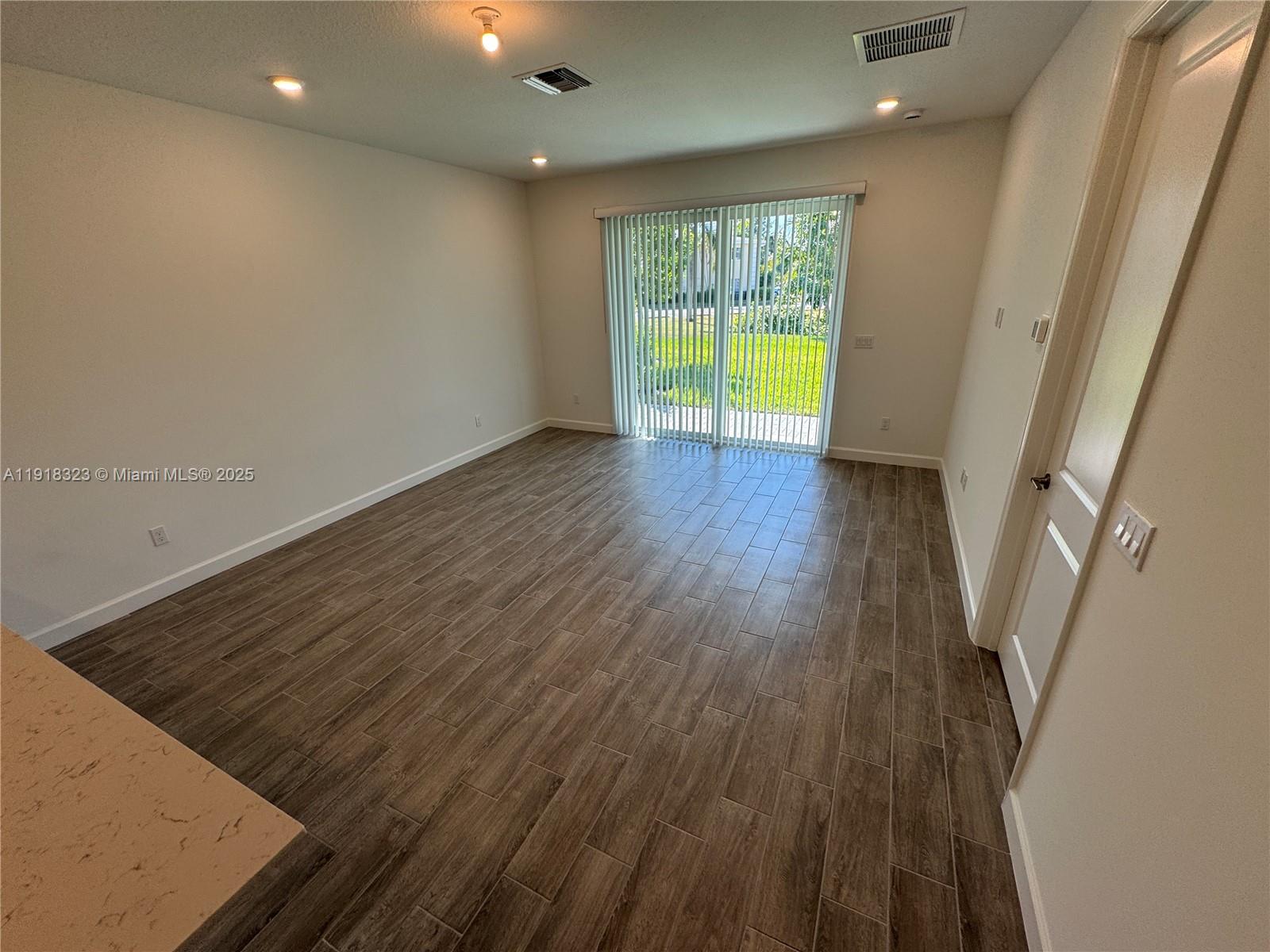 DELRAY TRAILS AT VILLA DE - Residential Lease