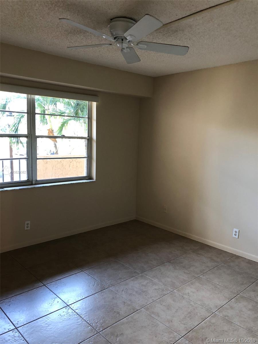 ROLLING HILLS GOLF & TENN - Residential