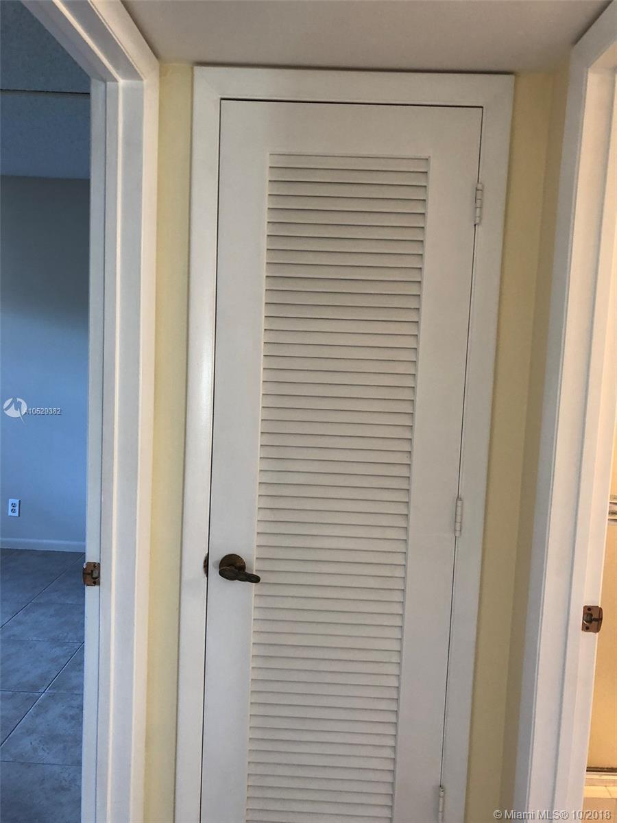 ROLLING HILLS GOLF & TENN - Residential