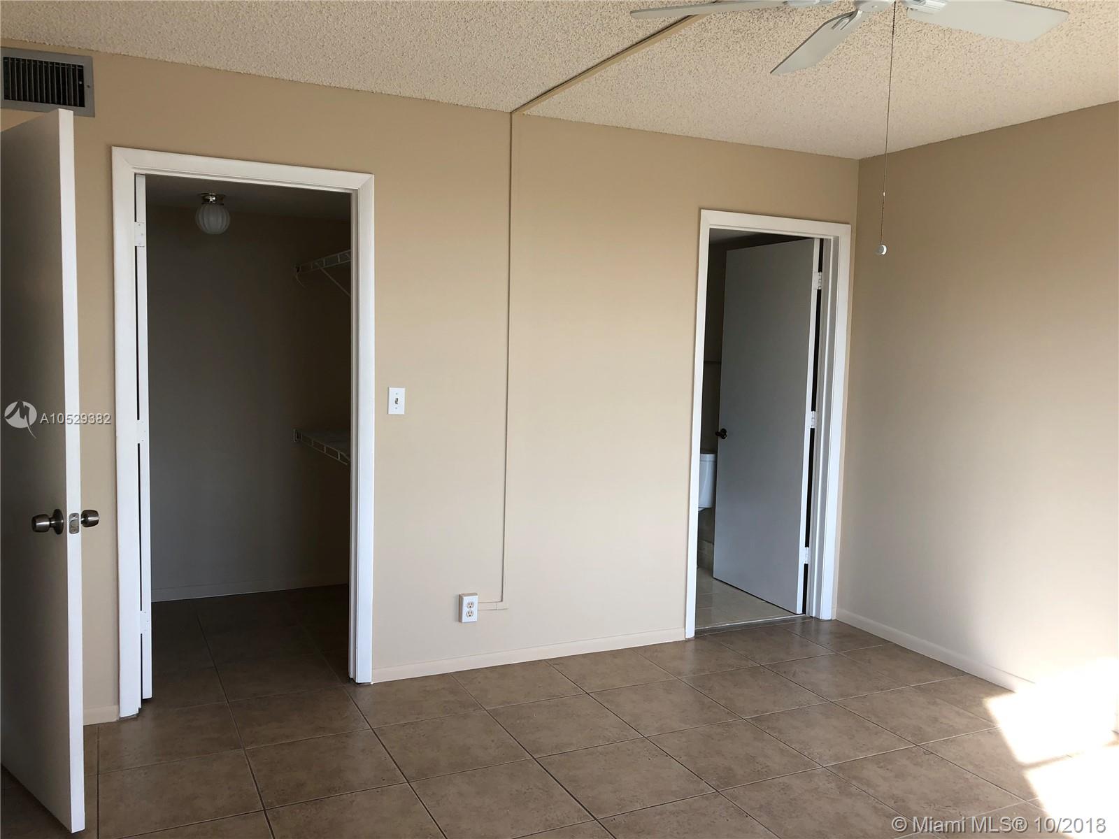 ROLLING HILLS GOLF & TENN - Residential