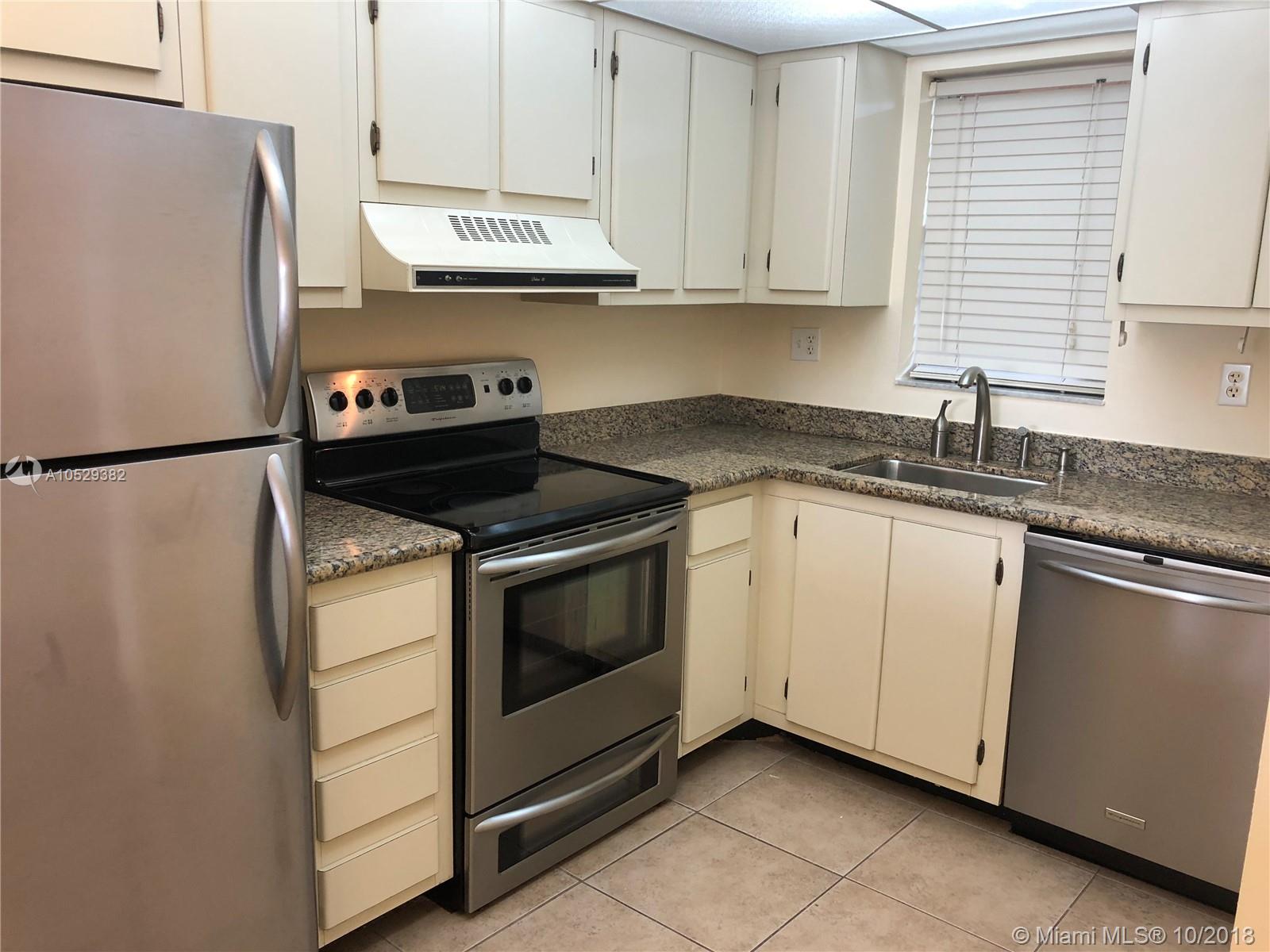 ROLLING HILLS GOLF & TENN - Residential