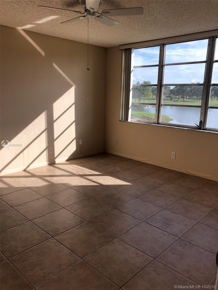 ROLLING HILLS GOLF & TENN - Residential