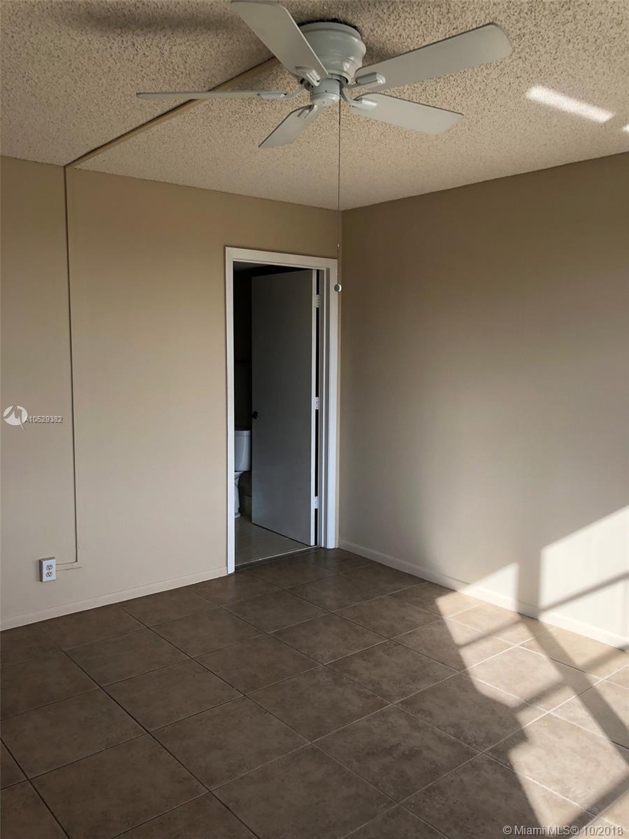 ROLLING HILLS GOLF & TENN - Residential