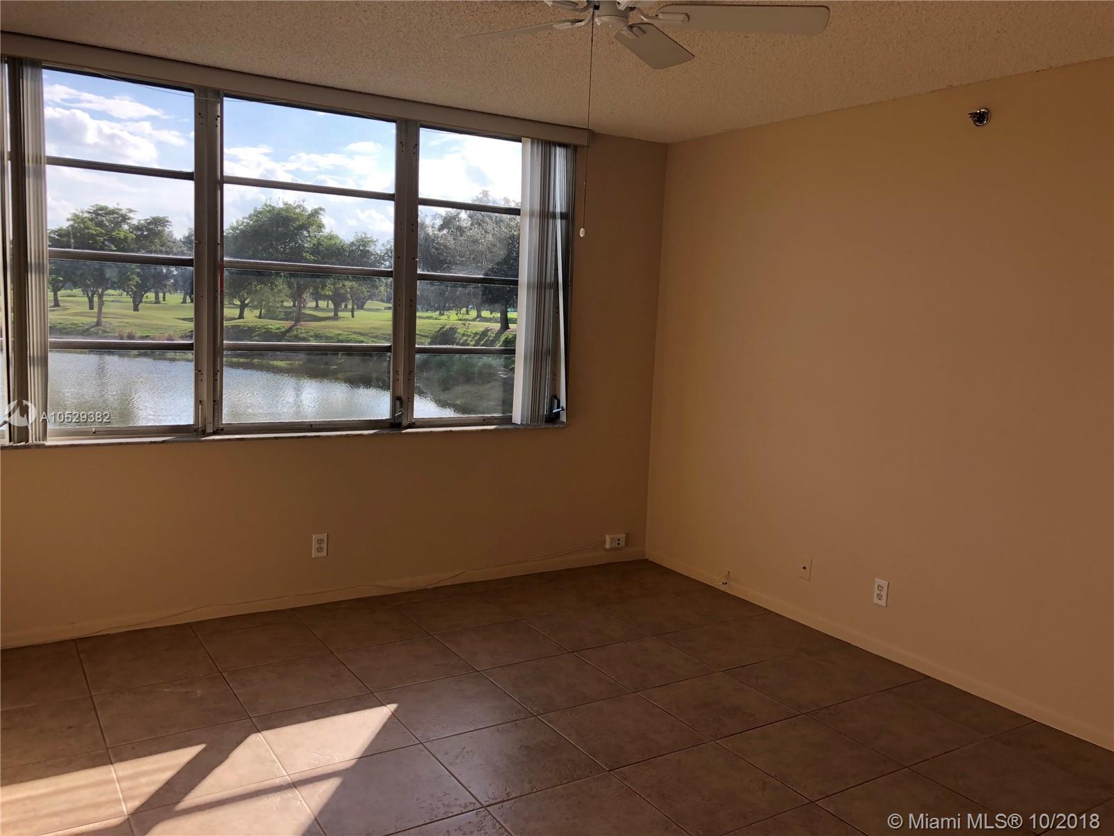 ROLLING HILLS GOLF & TENN - Residential