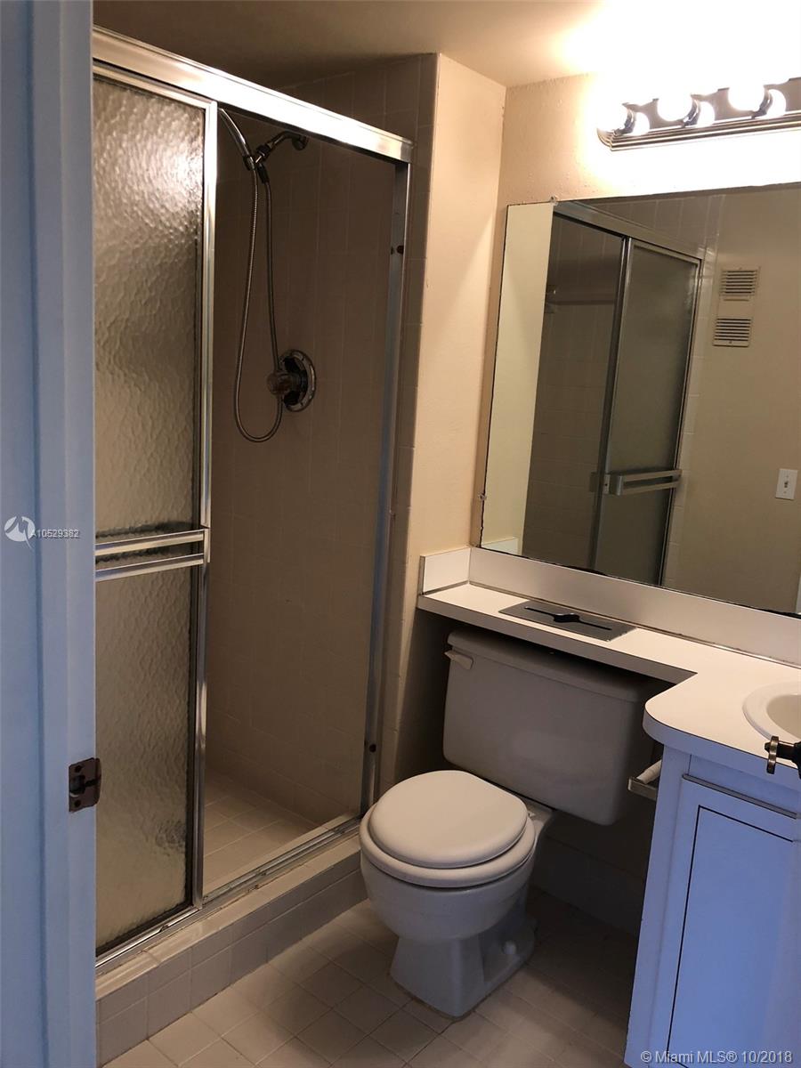 ROLLING HILLS GOLF & TENN - Residential