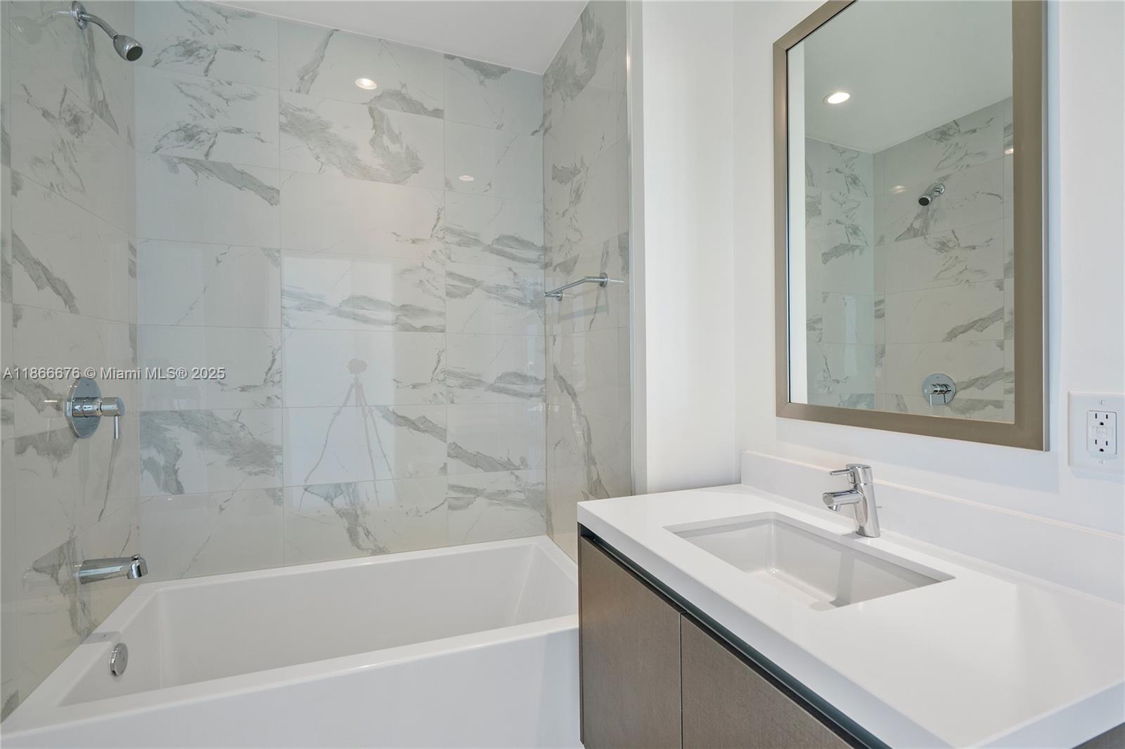 PARAMOUNT MIAMI WORLDCENT - Residential