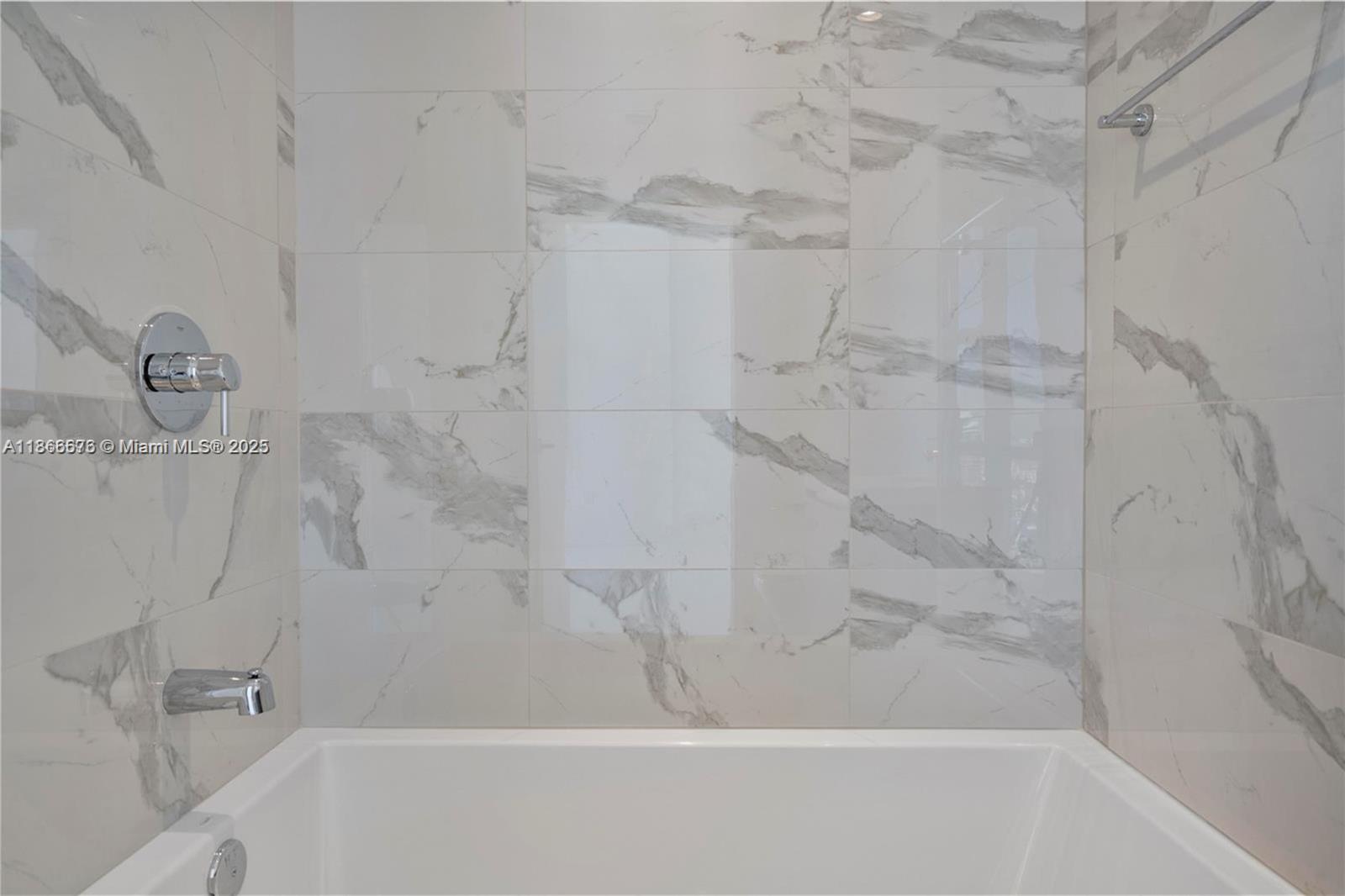 PARAMOUNT MIAMI WORLDCENT - Residential