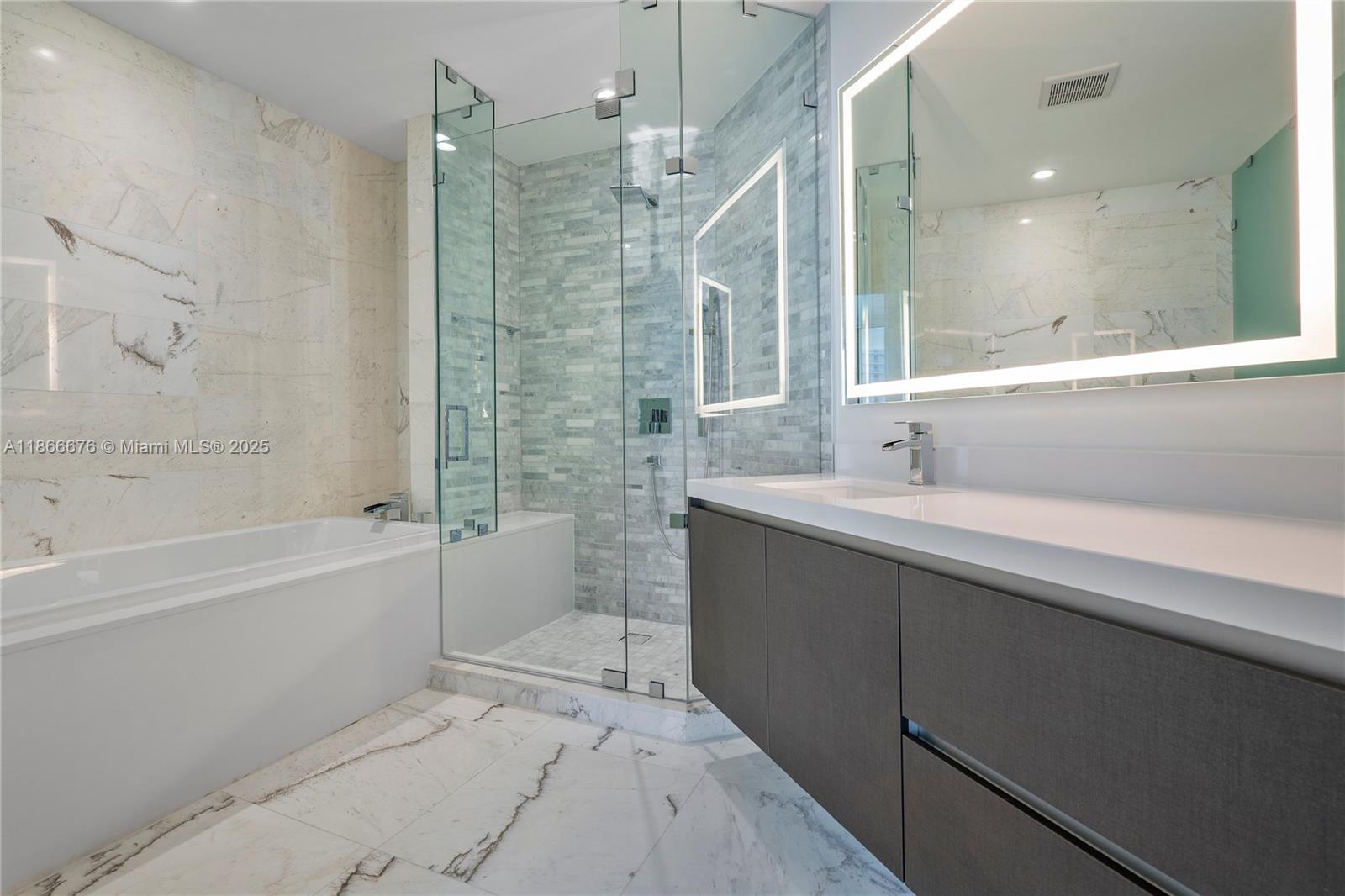 PARAMOUNT MIAMI WORLDCENT - Residential