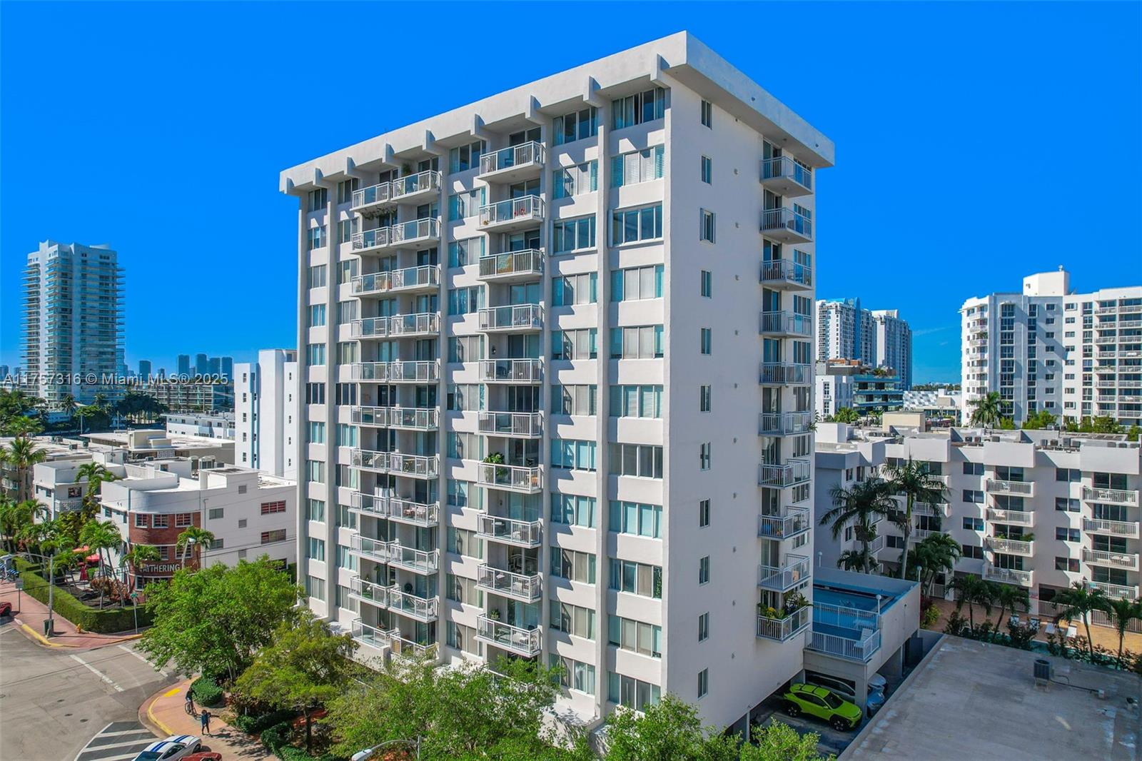 Property for Sale at 1345 Lincoln Rd 1006, Miami Beach, Miami-Dade County, Florida - Bedrooms: 1 
Bathrooms: 2  - $395,000